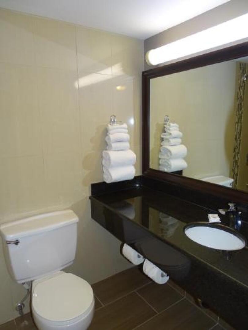 The Admiral Inn & Conference Center