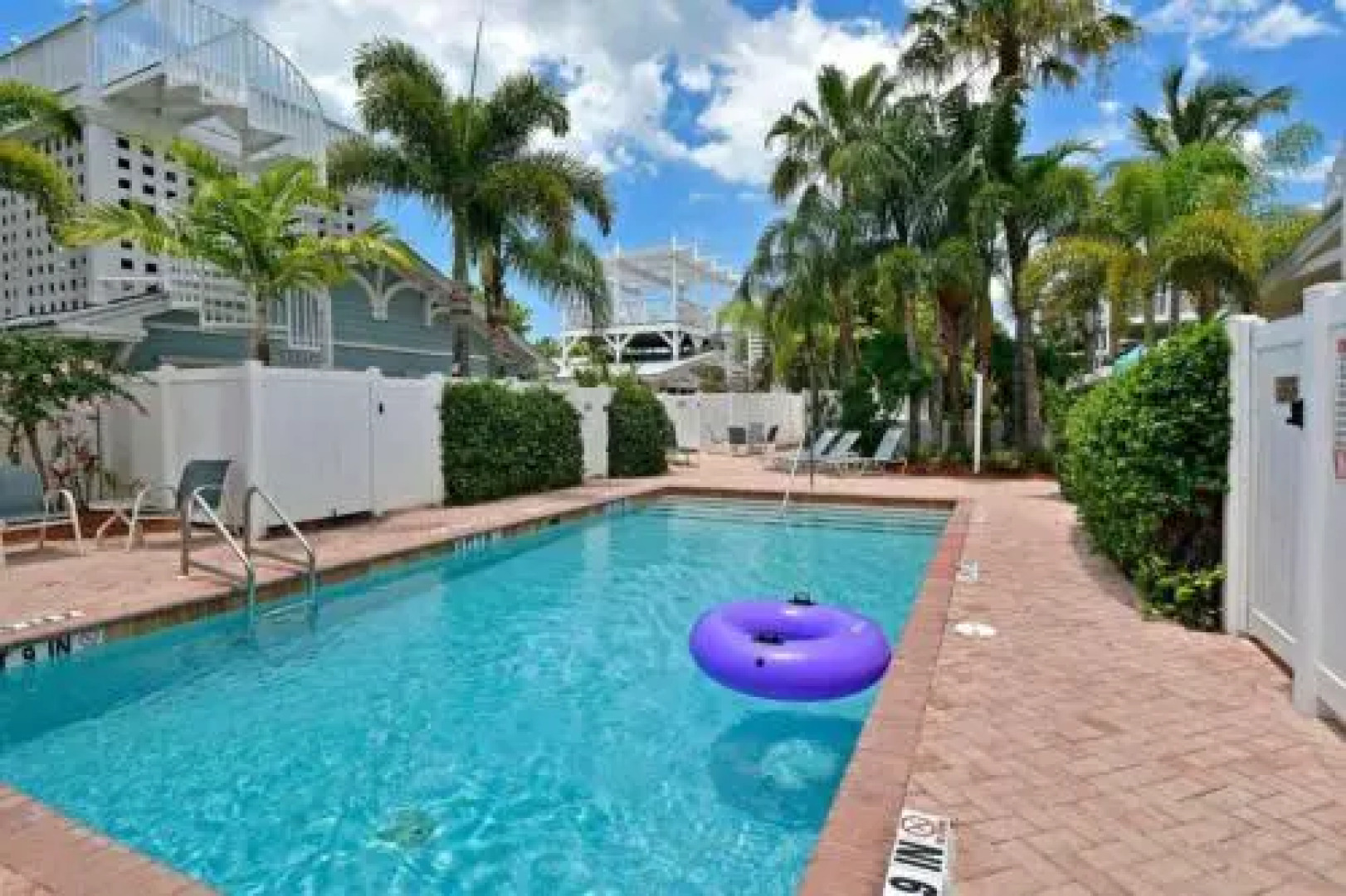 Palm Isle 3204 by RedAwning