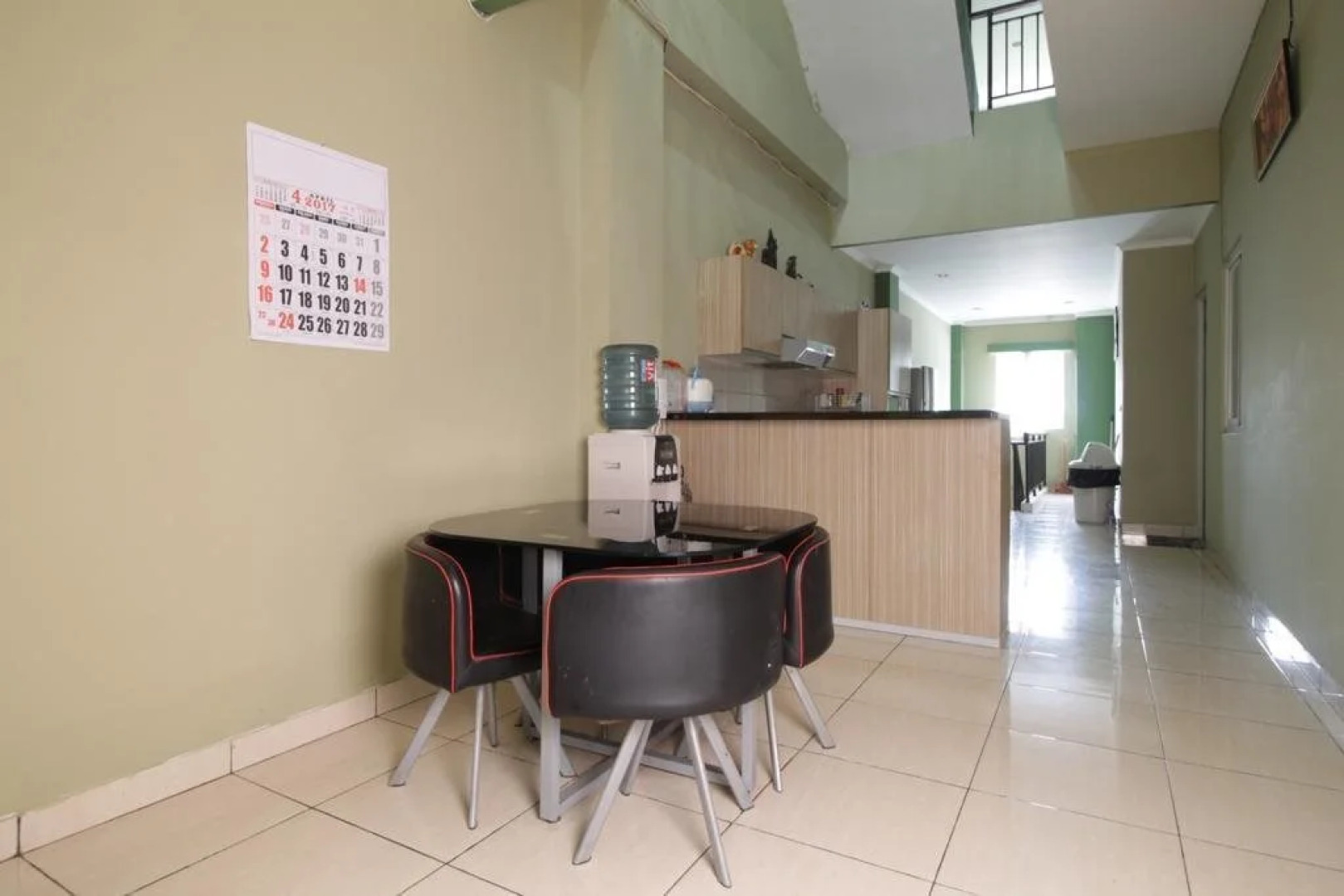 RedDoorz near Lippo Village 3