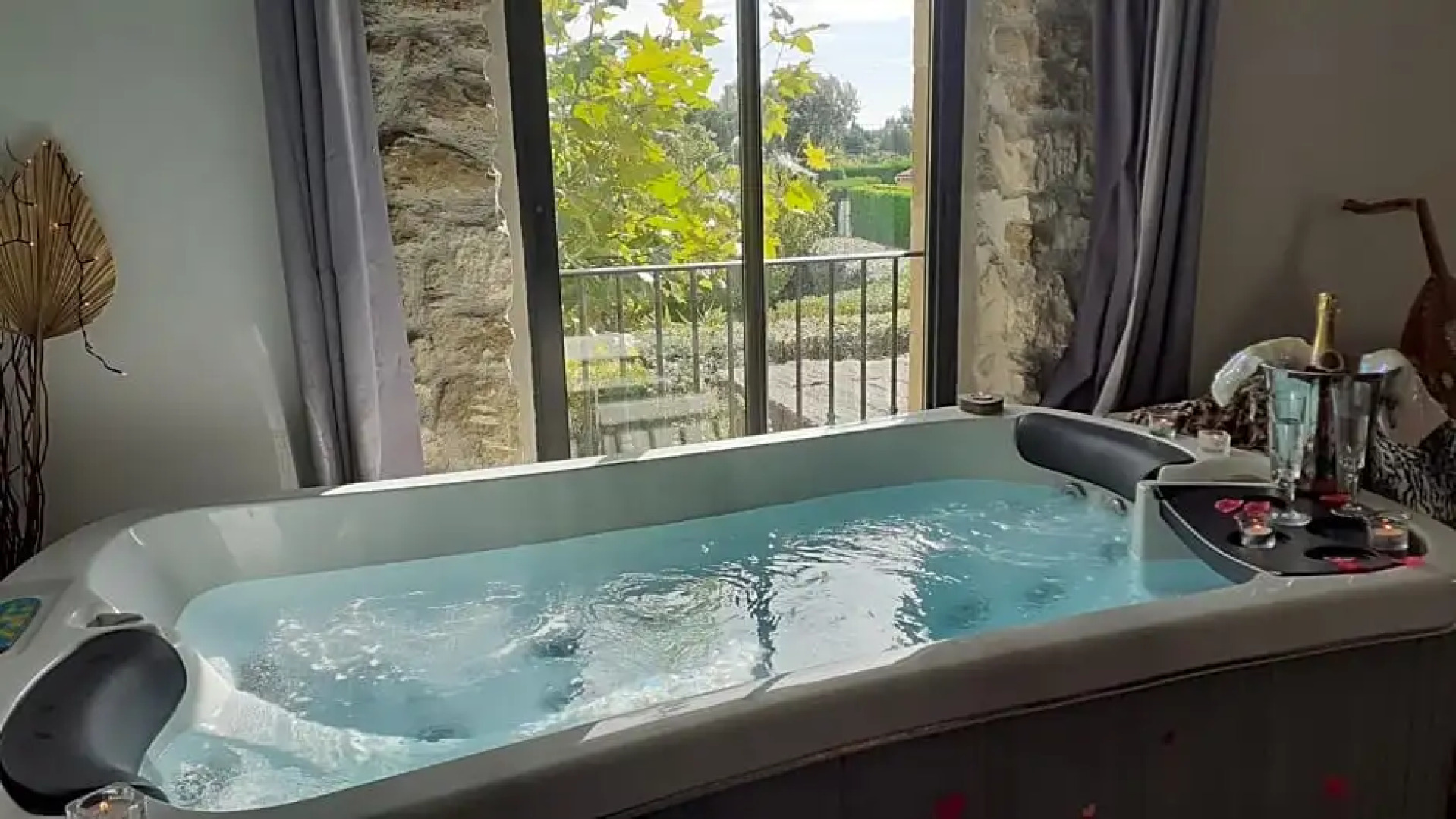 Le Mas Romantique avec Jacuzzi et Sauna privé