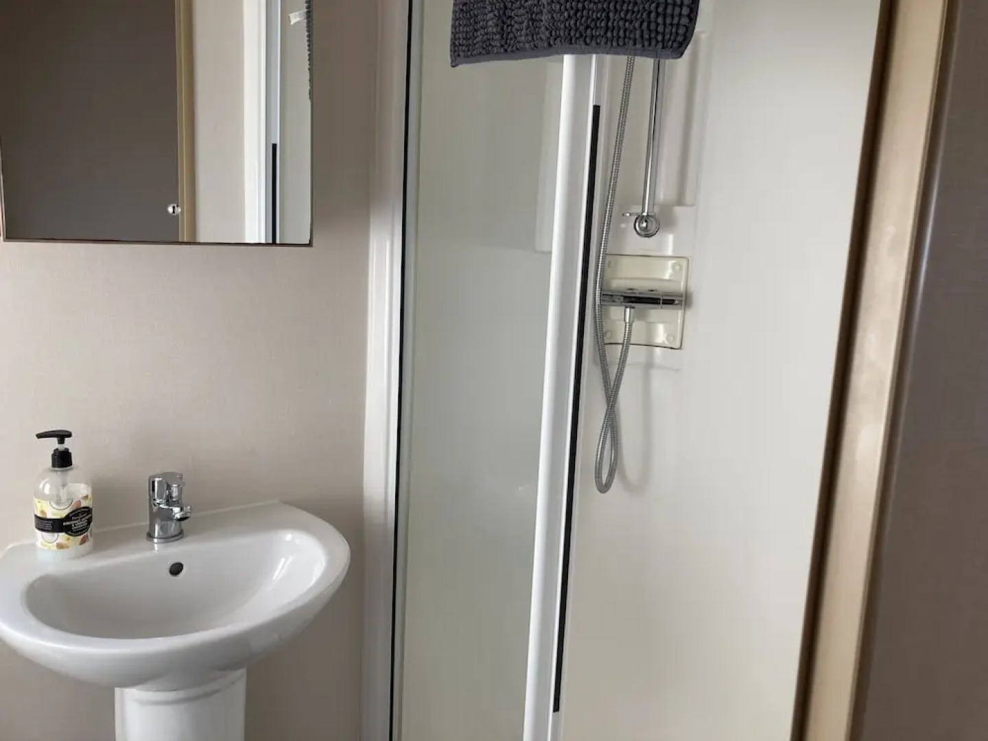 Luxury Pet Friendly Hot Tub Breaks at Tattershall