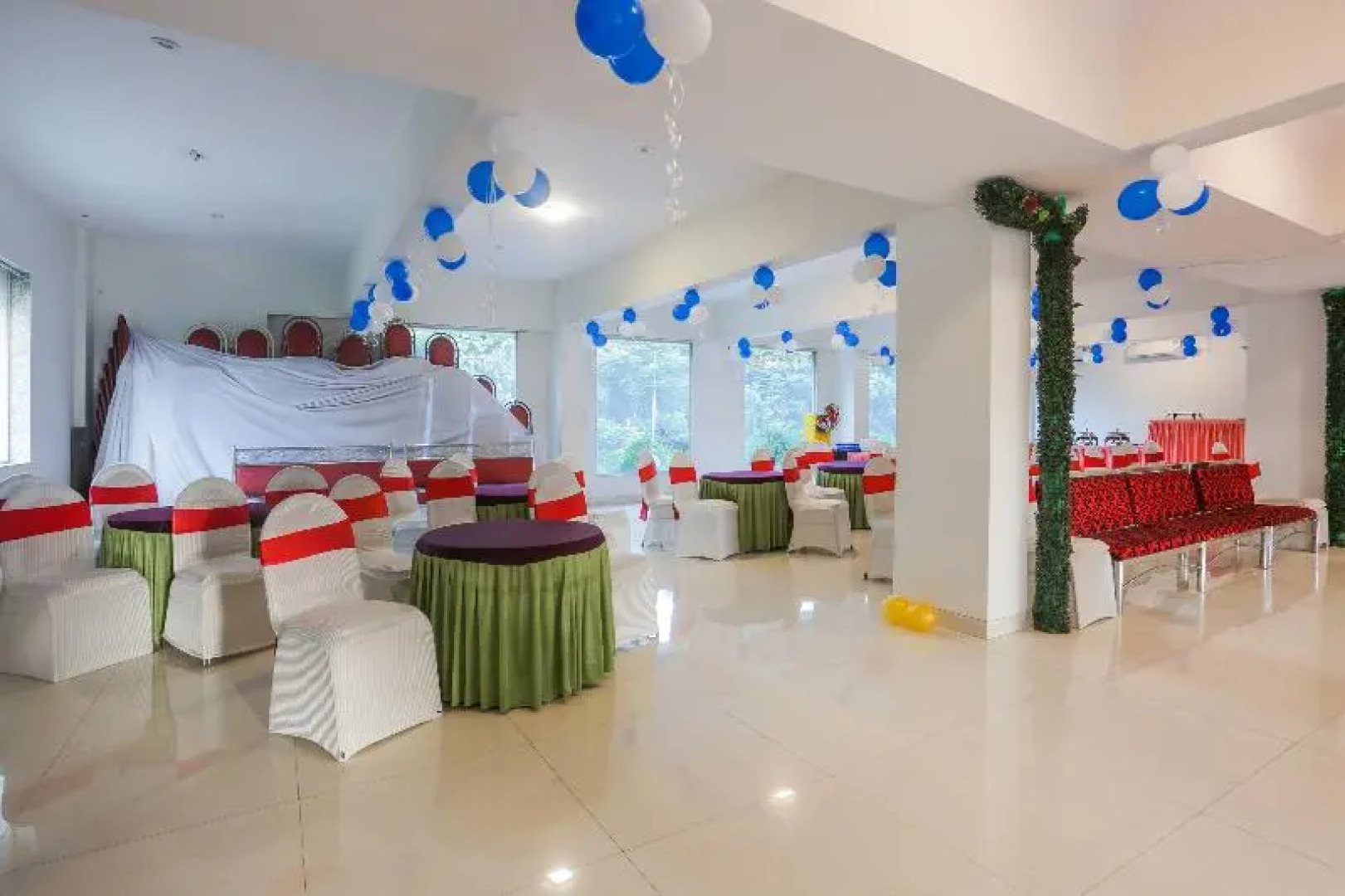 Capital O 69697 Seaons Hotel