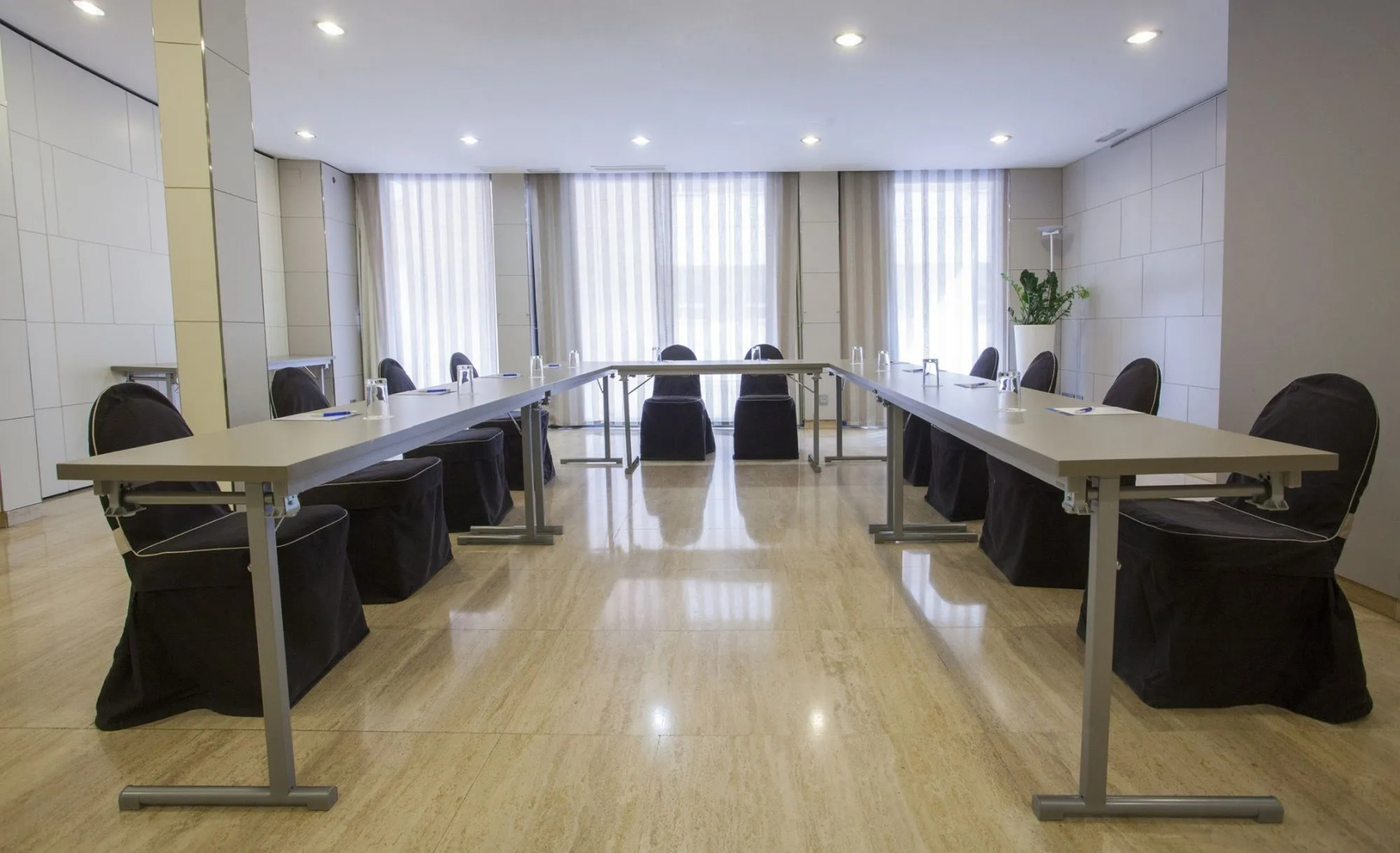 NH Castellón Mindoro Hotel