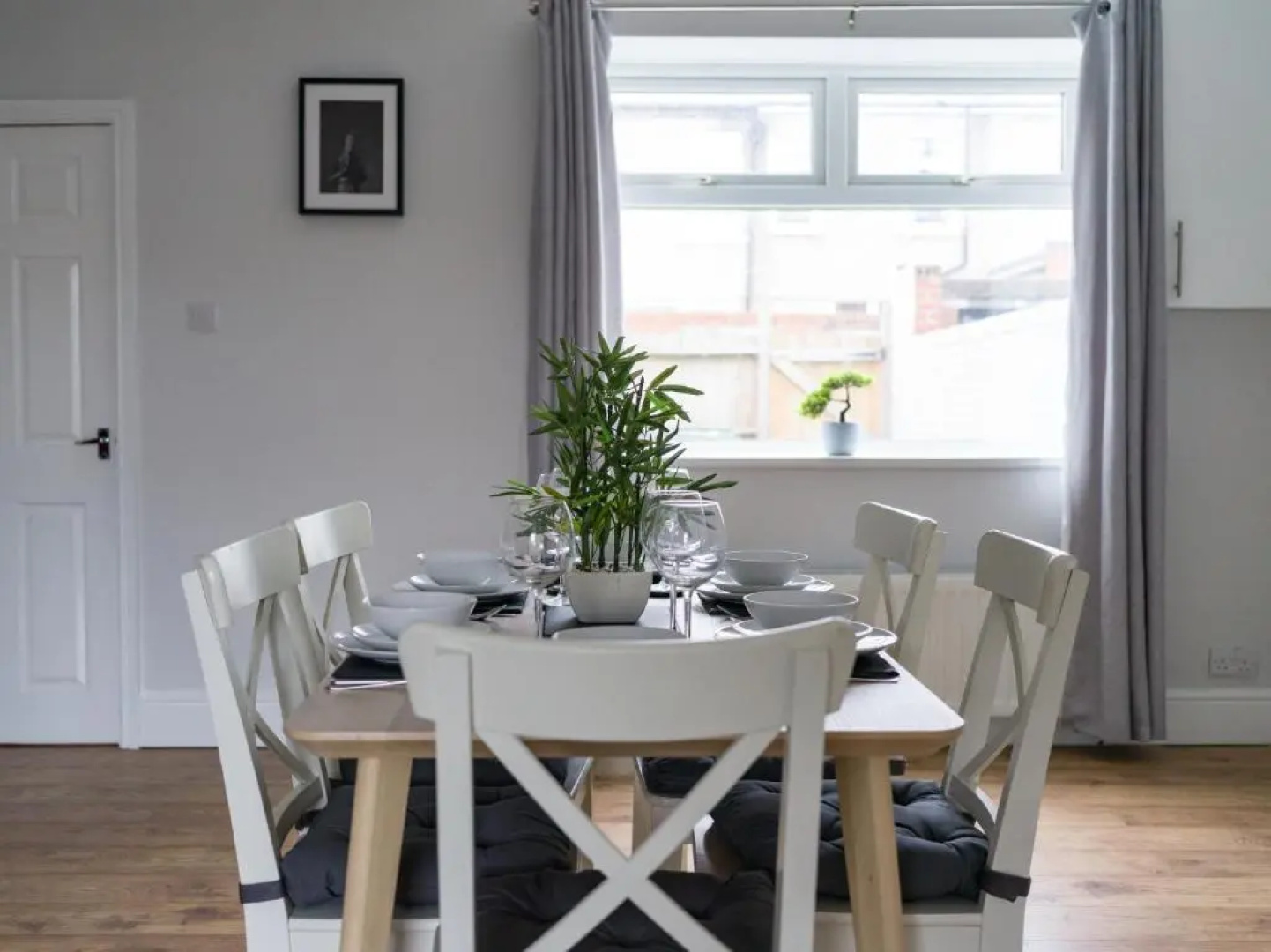 East House-sleeps 5-pet Friendly-garden - Parking
