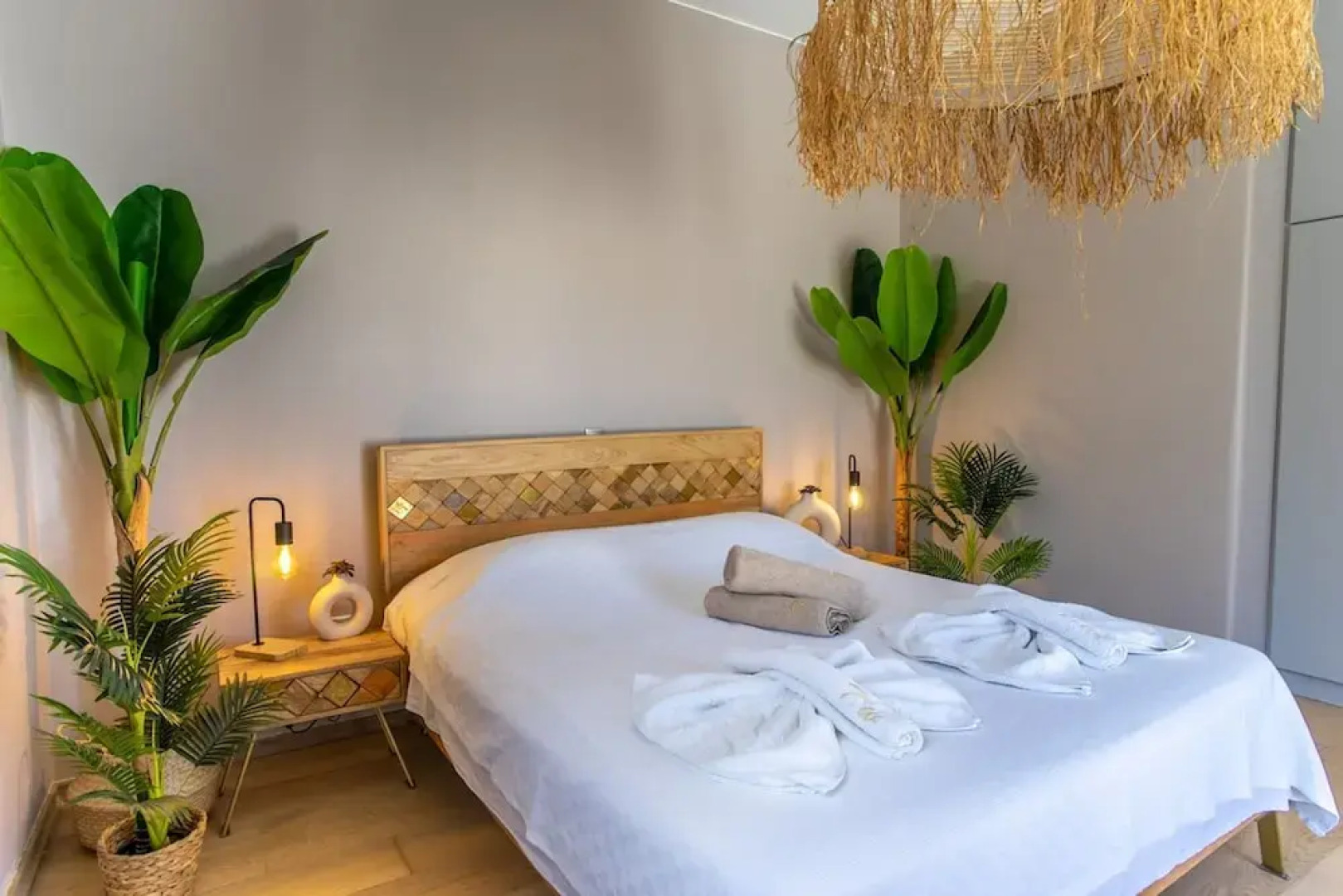 Luxury Villa Delphinus - Allparos Villas