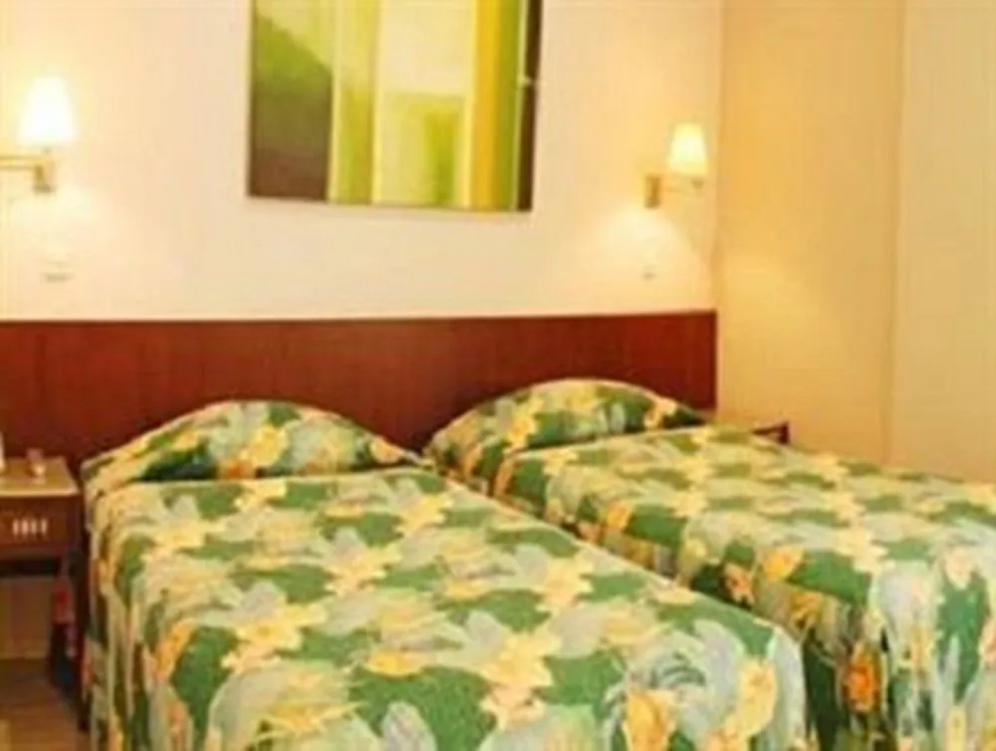 Holiday Hotel