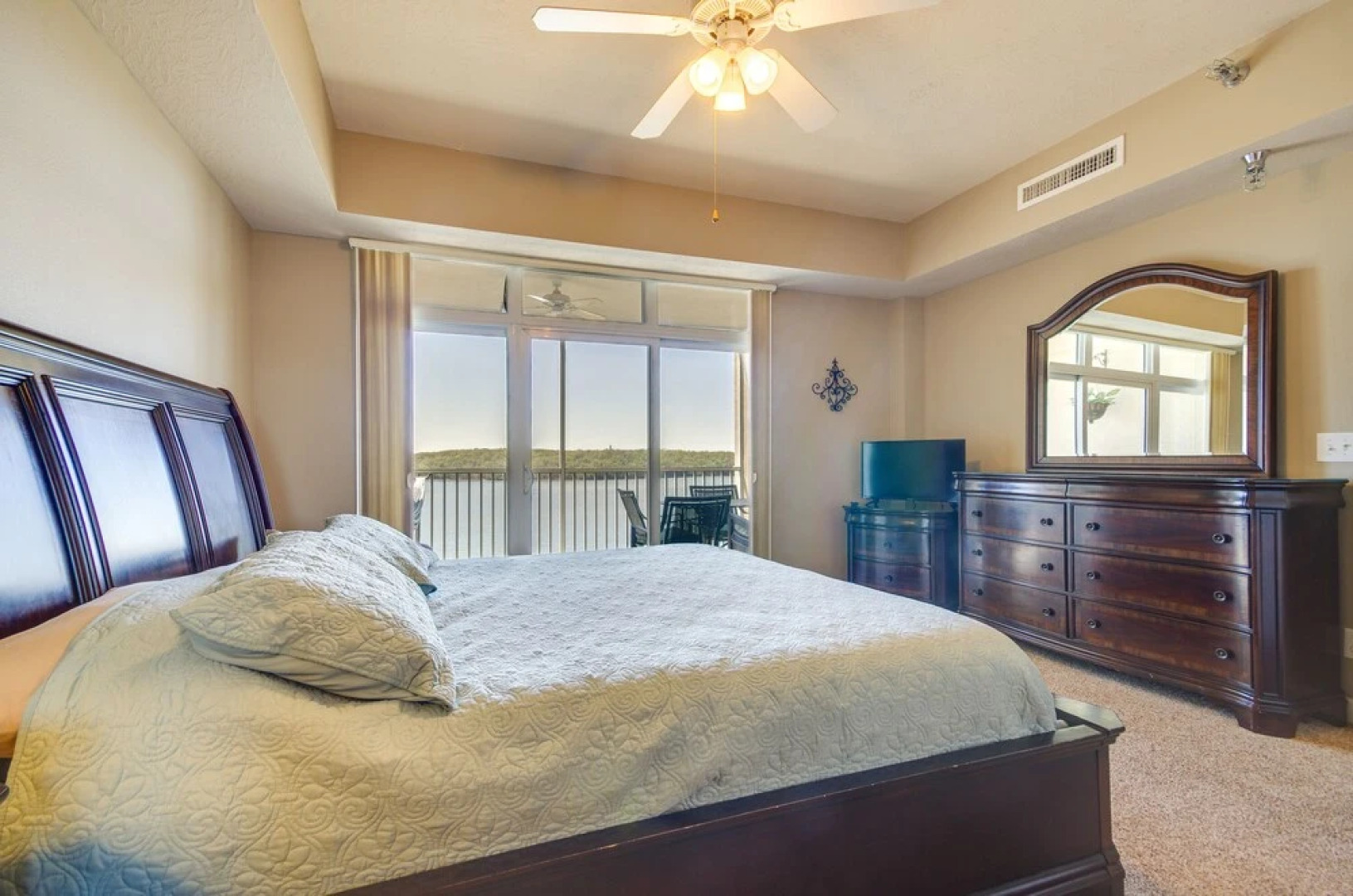 Lakefront Osage Beach Condo: Balcony & Pool Access