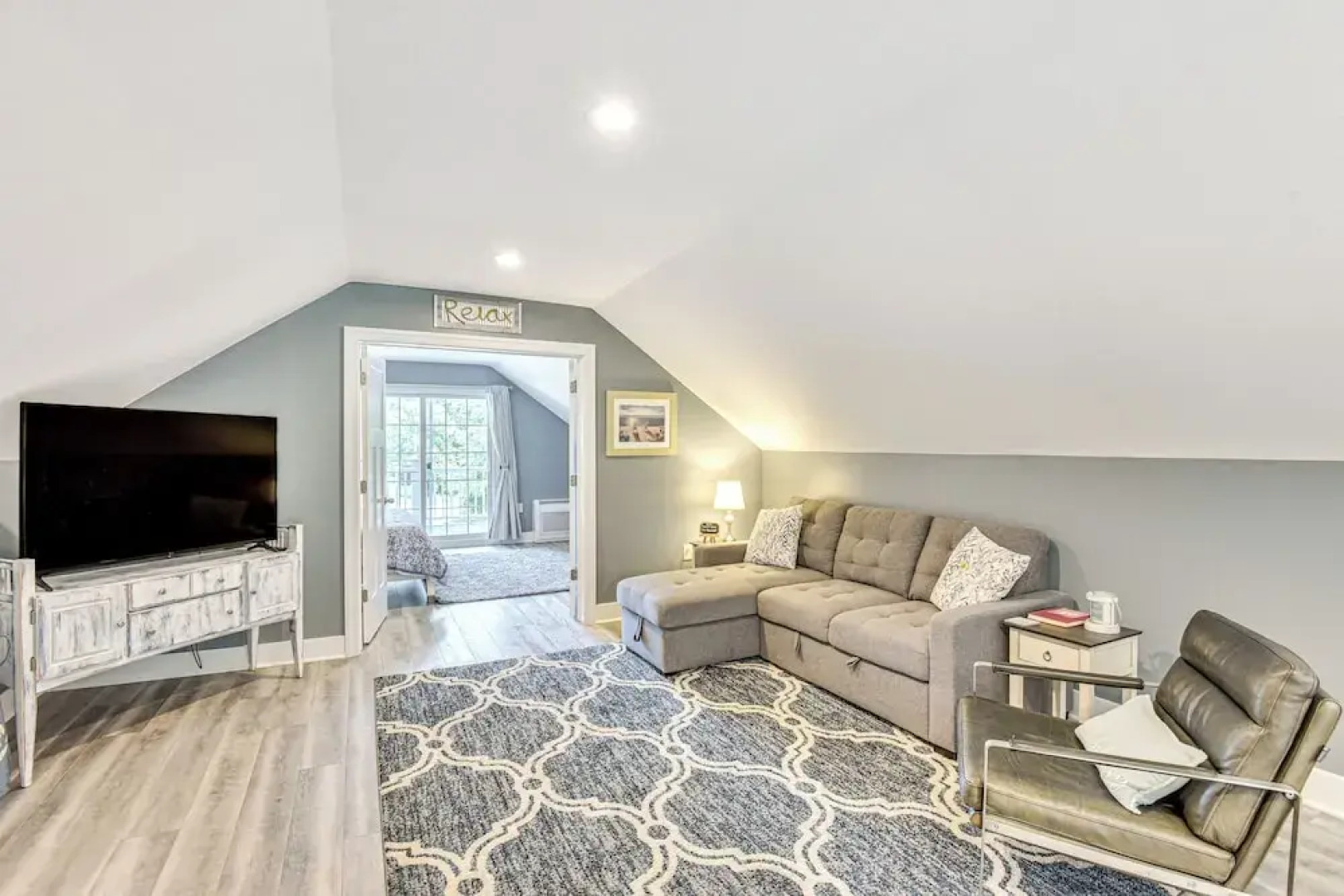 Benton Harbor Apt w/ Balcony + Fire Pit