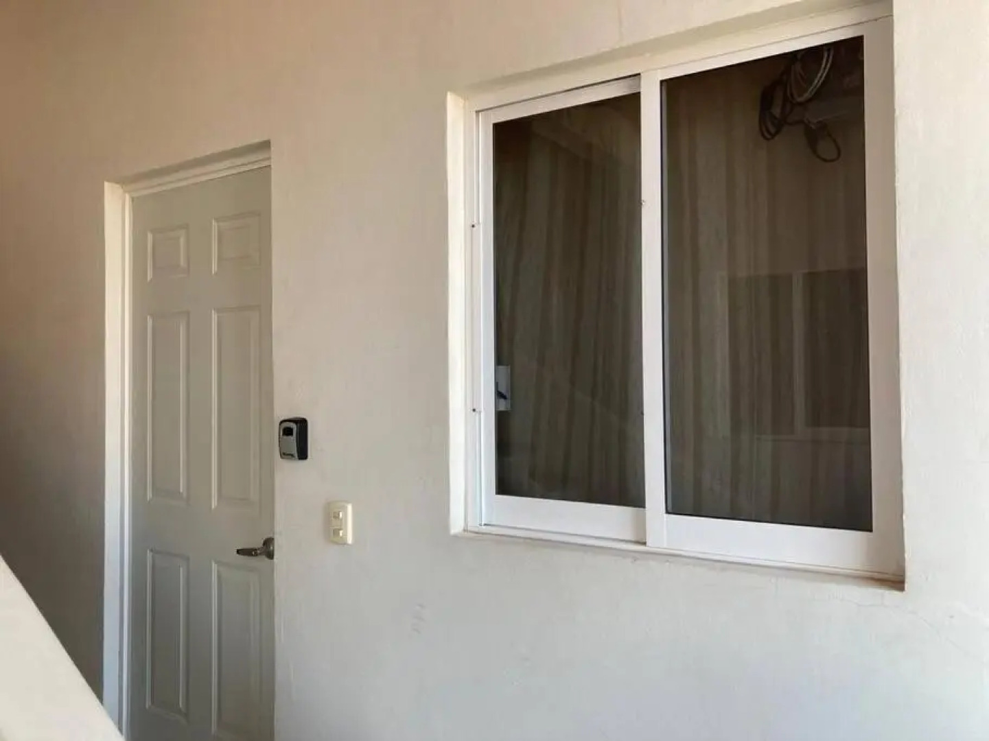 TWO BLOCKS AWAY FROM THE BEACH / Estudio BoHo