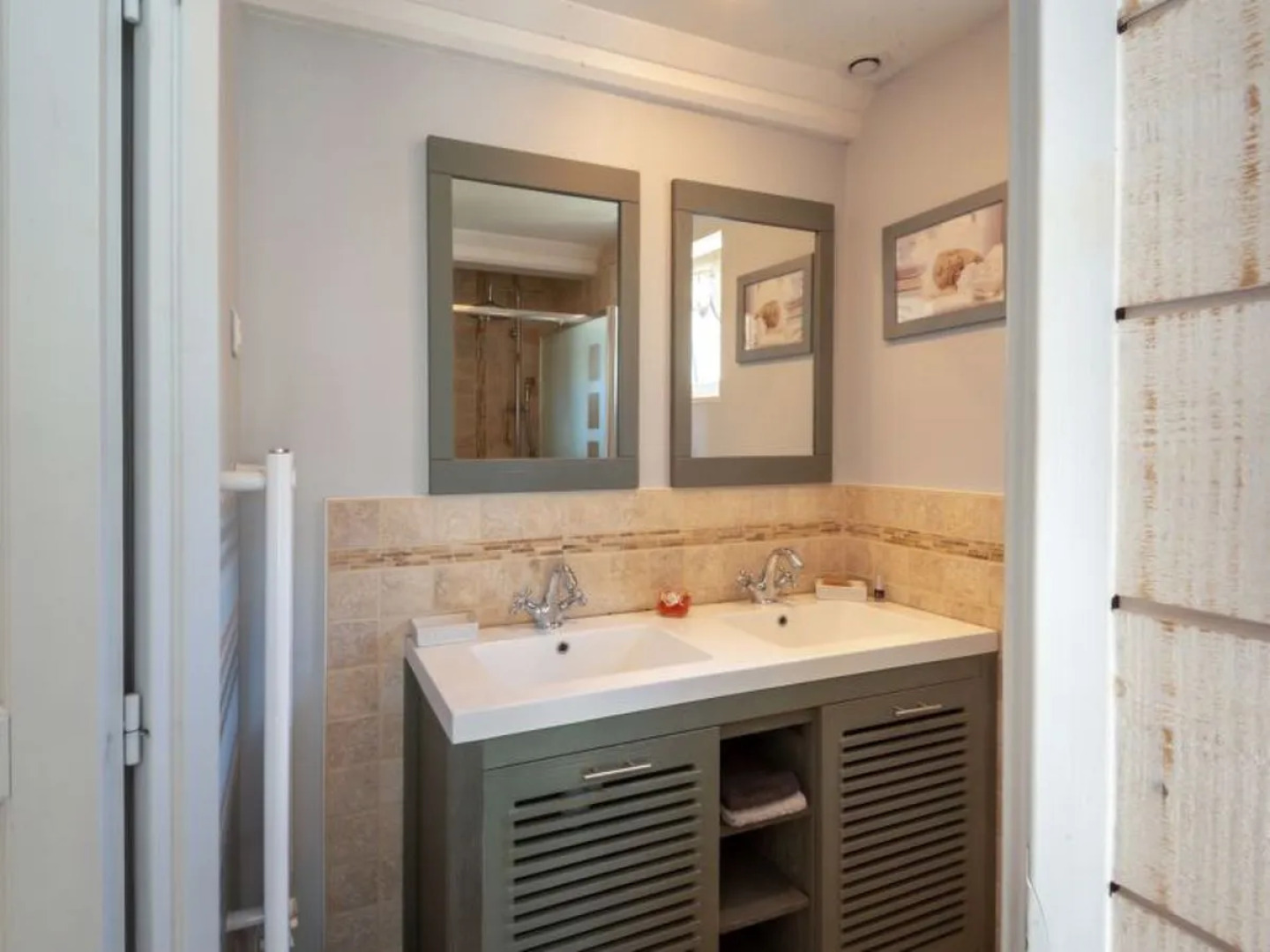 Holiday Home Zoé (CEZ407)