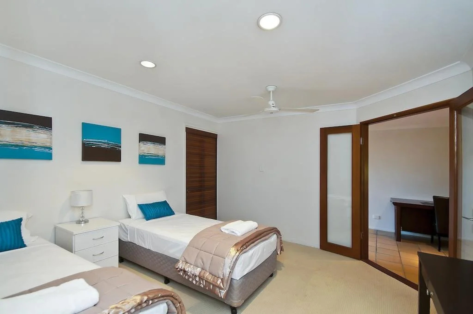 Bal Harbour Broadbeach Waters Holiday Home