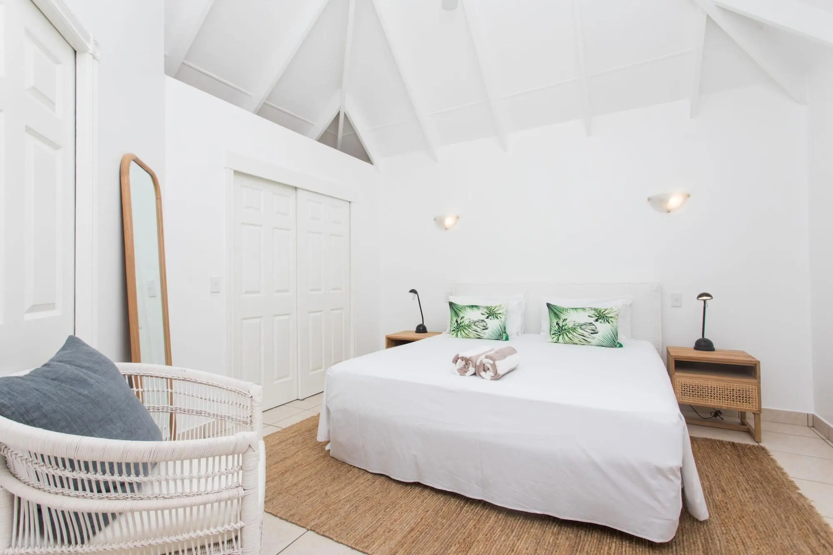 Motu Beachfront Art Villas