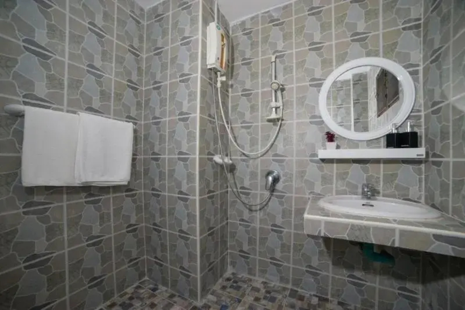 Oyo 1037 Kamala Phuket Guesthouse