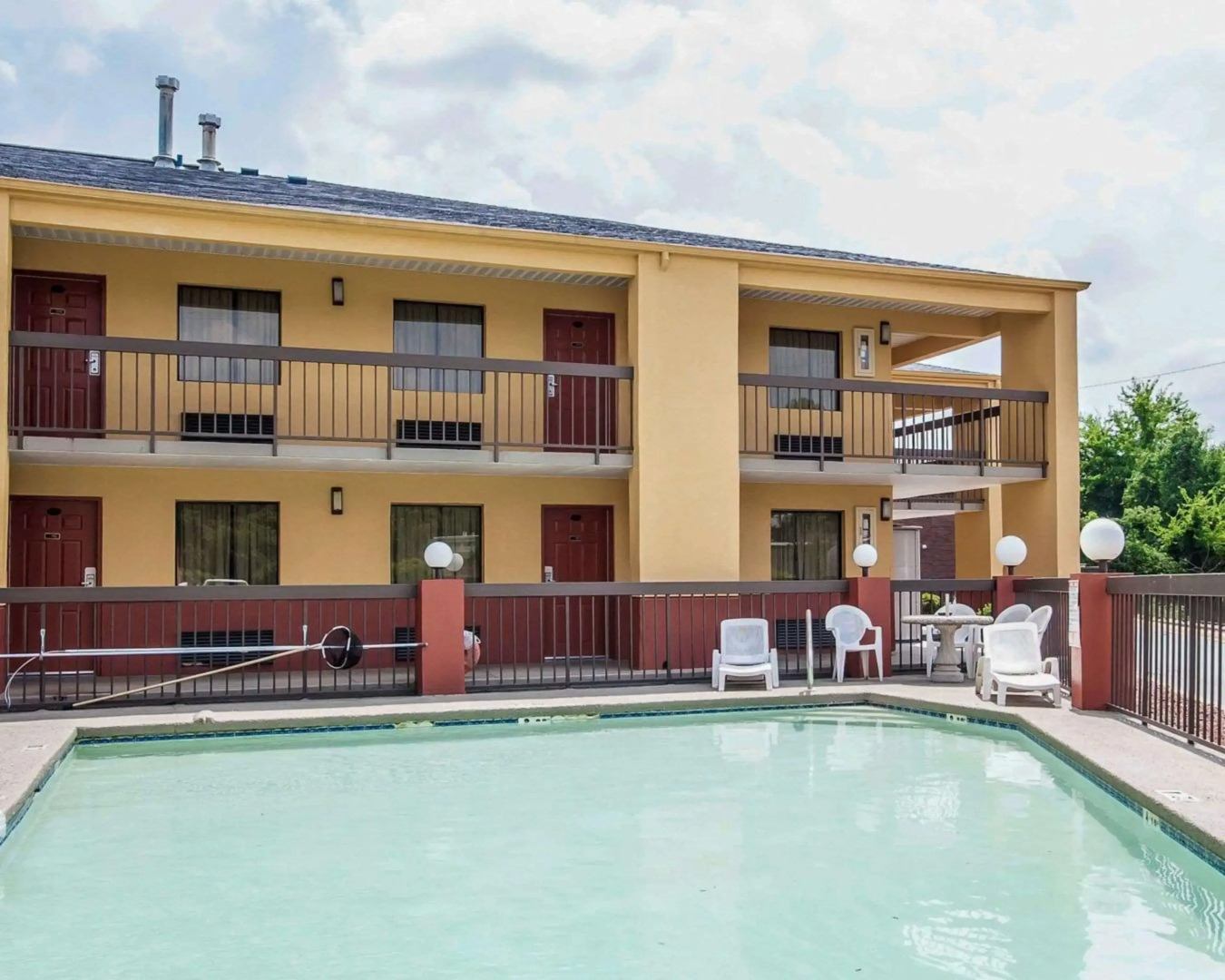 Econo Lodge Inn & Suites I-20, exit 73