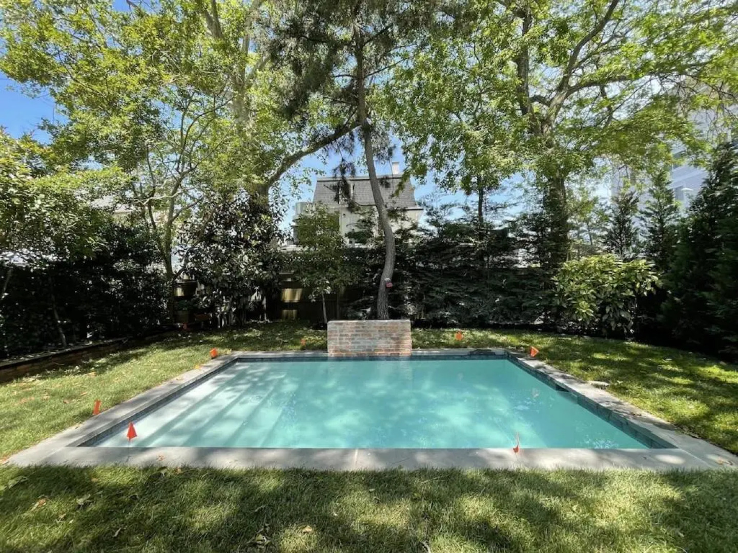 Victorian Manor with heated Saltwater Pool on Jackson Street 300ft To Beach Sleeps 18