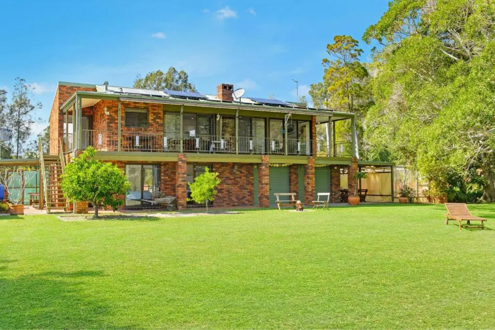 Punt House - riverfront home with ramp access