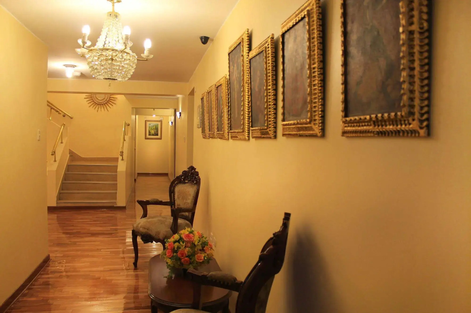 Hotel Manhattan Inn Airport