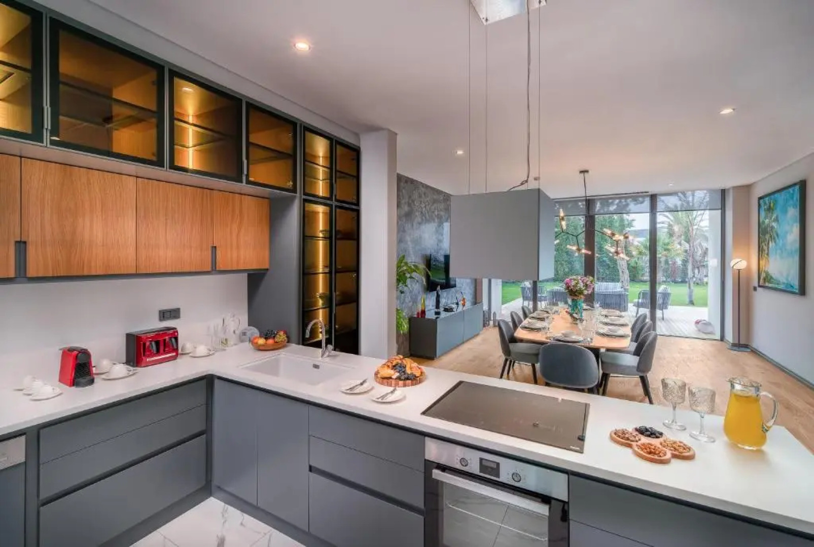 The Norm Collection Door'a