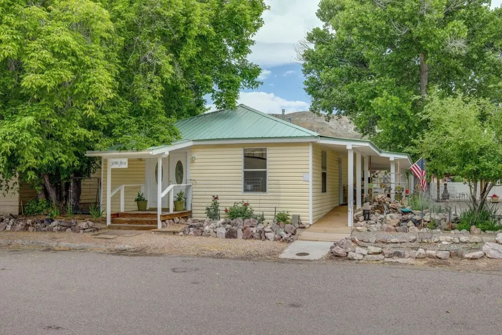 Outdoorsy Caliente Retreat w/ Screened Porch