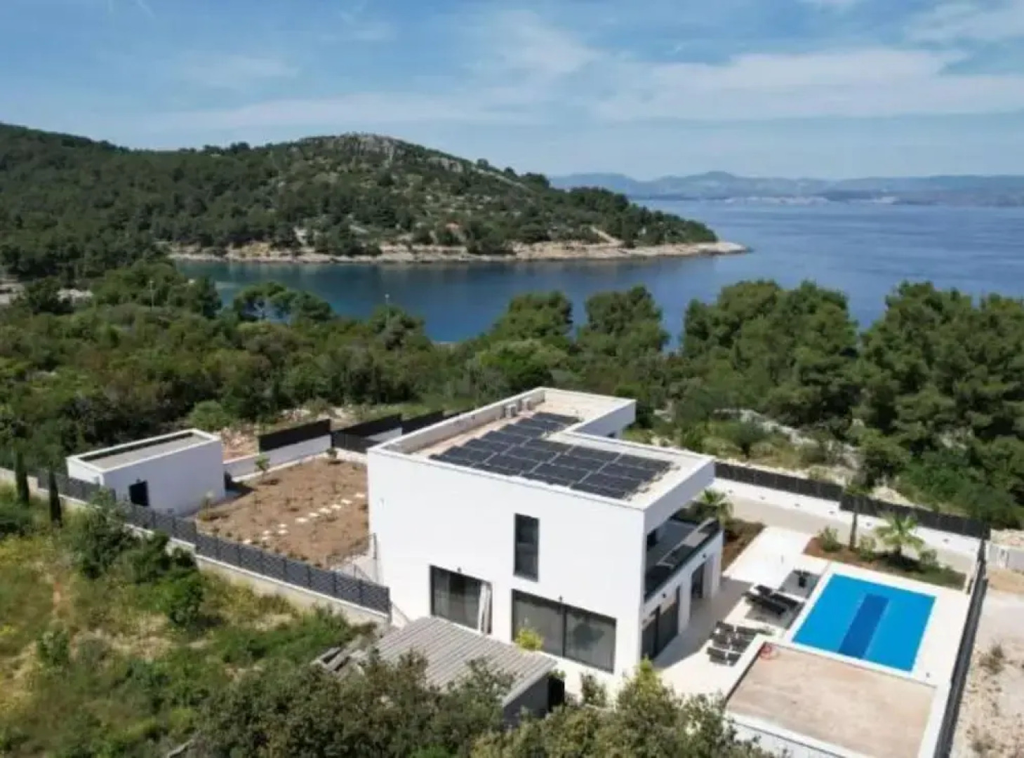 Sunset Villa Aves With Pool, Gym and Sauna