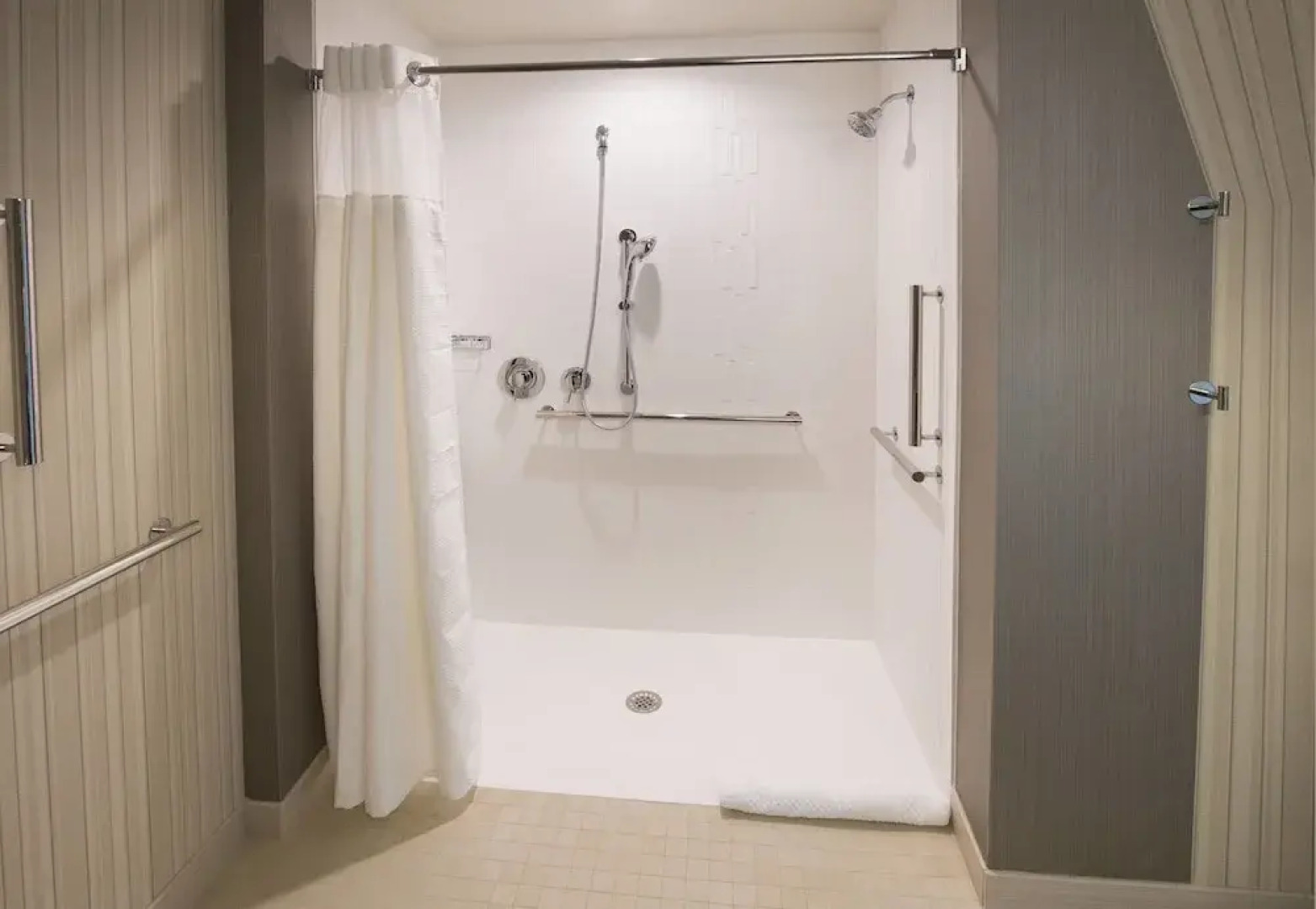 Courtyard Atlanta Alpharetta/Avalon Area