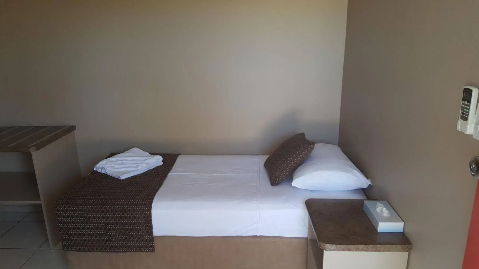 Nightcap at Queens Beach Hotel