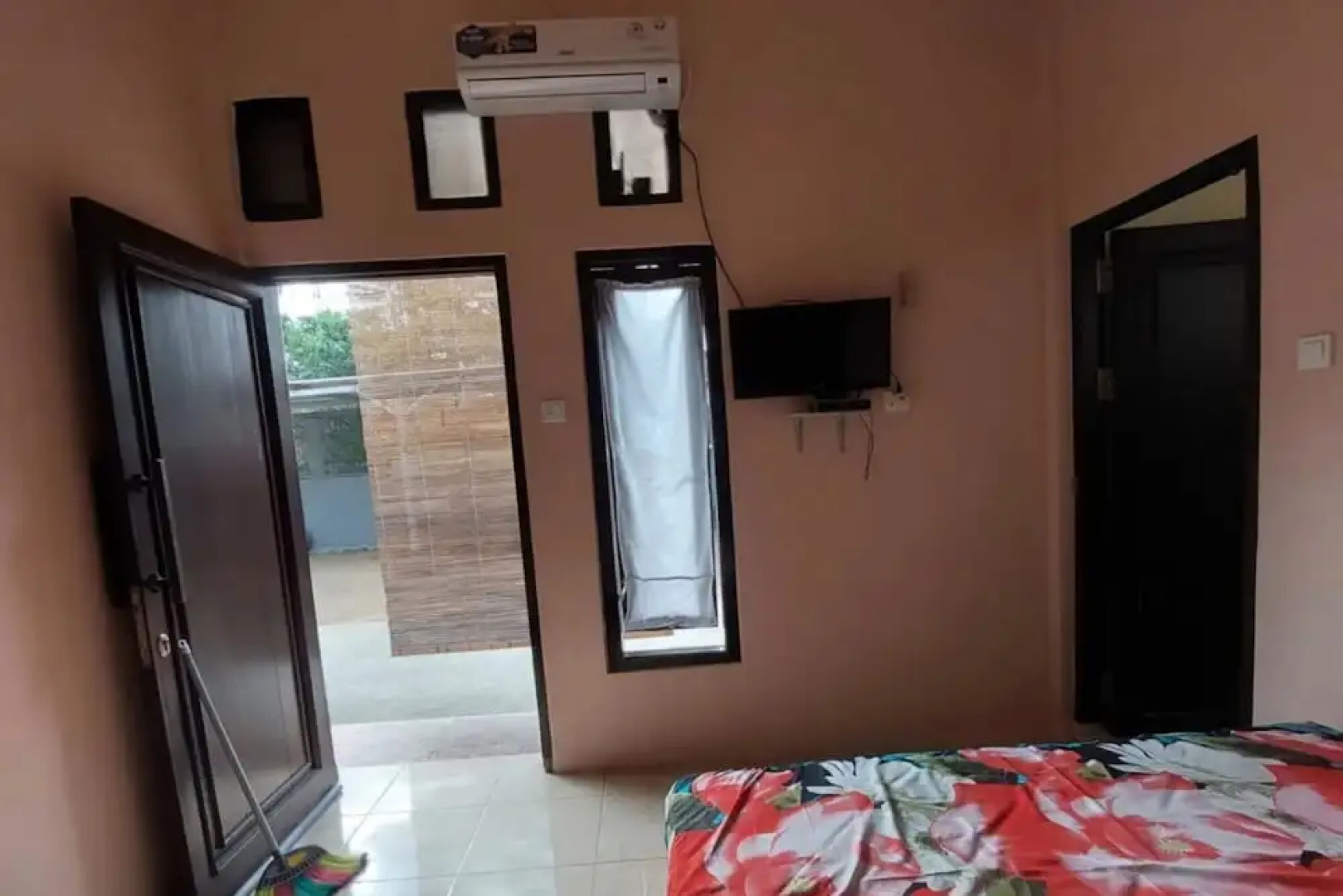 OYO Life 93525 Griya Wafira Trenggalek Syariah