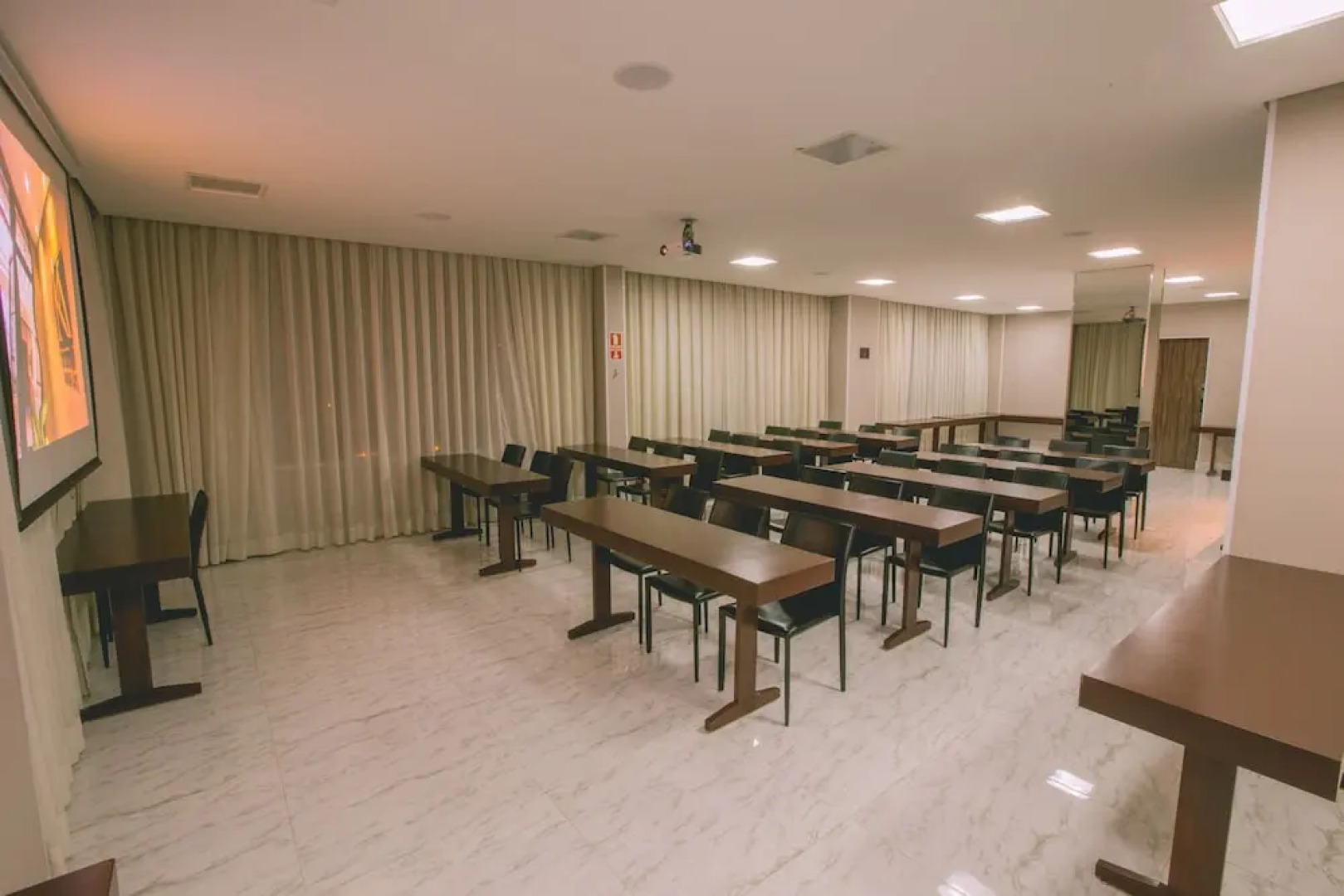 Prado Hotel Business