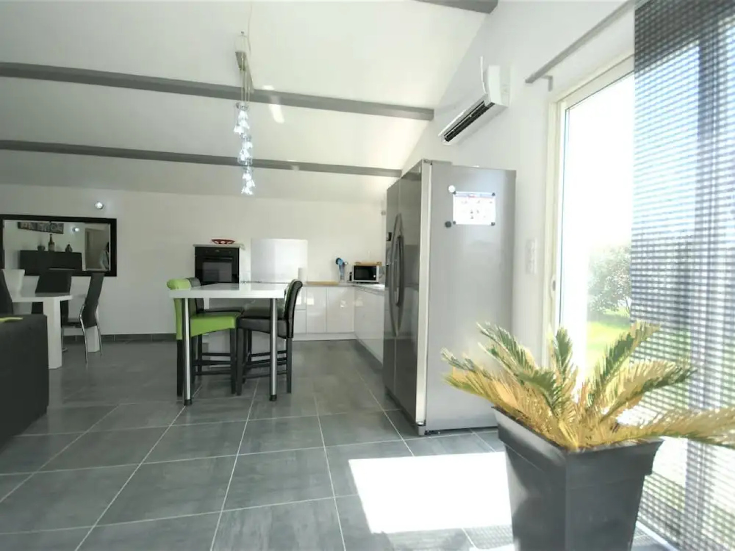 Modern holiday home with private swimming pool, air conditioning and enclosed garden