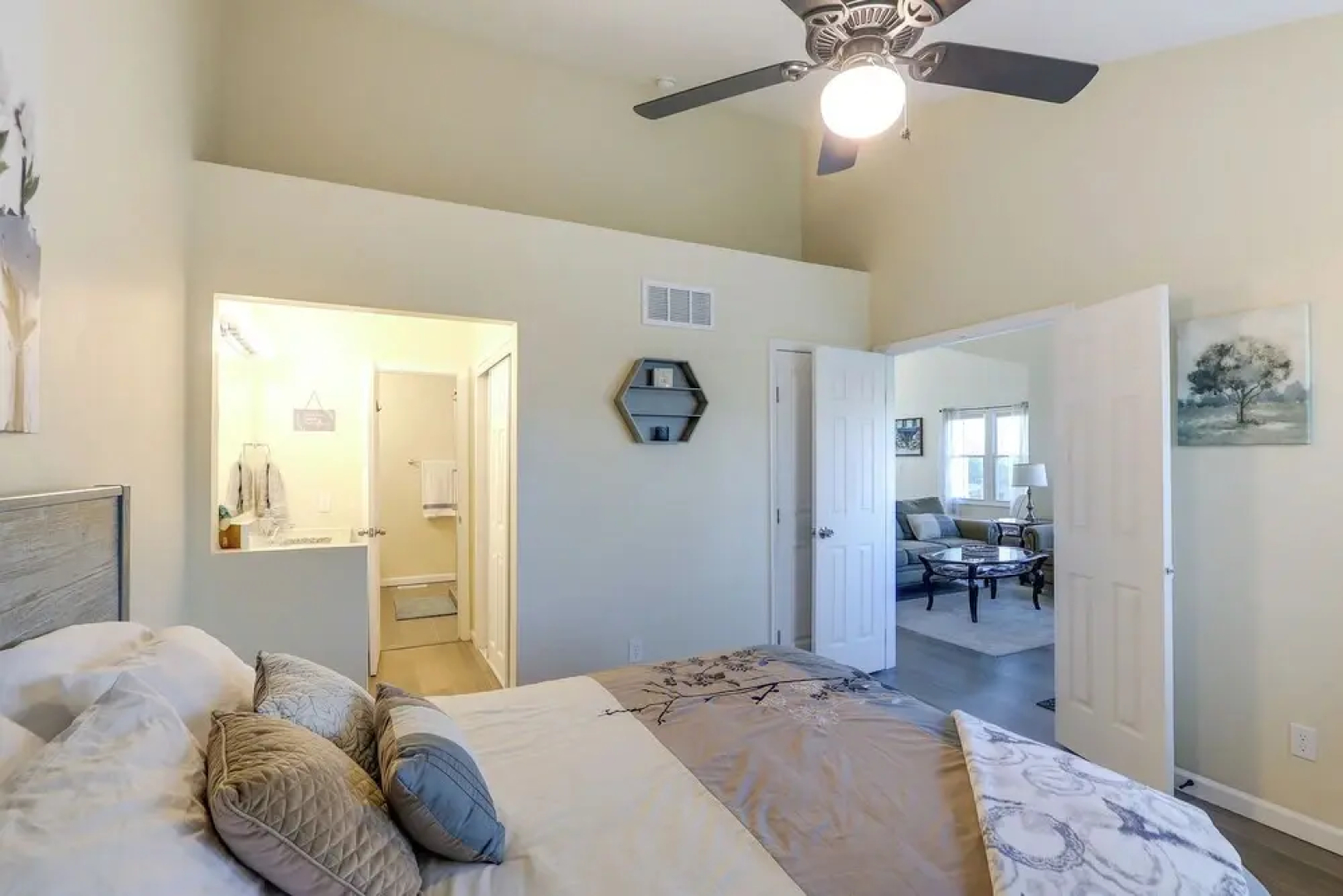 Wichita Townhome w/ Patio: 9 Mi to Downtown!