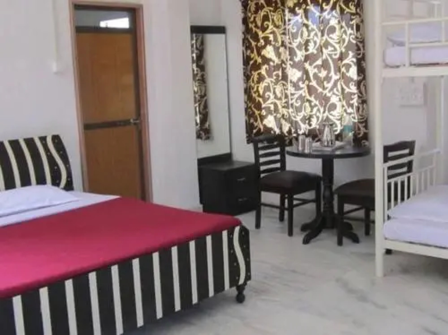 SPOT ON 40056 Palace Anjali