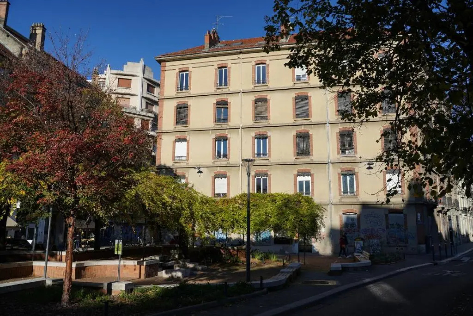 Studio plein centre avec garage, piscine et gardien