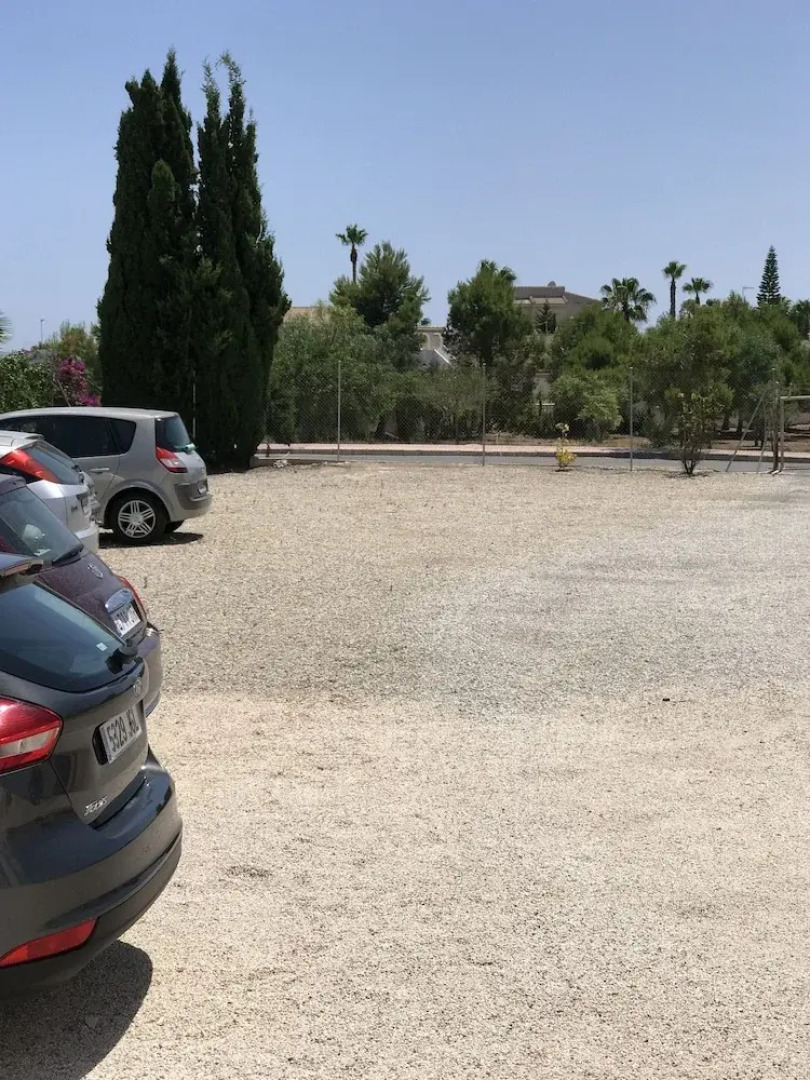 2-bed Apartment 10 min Drive to the Beach!