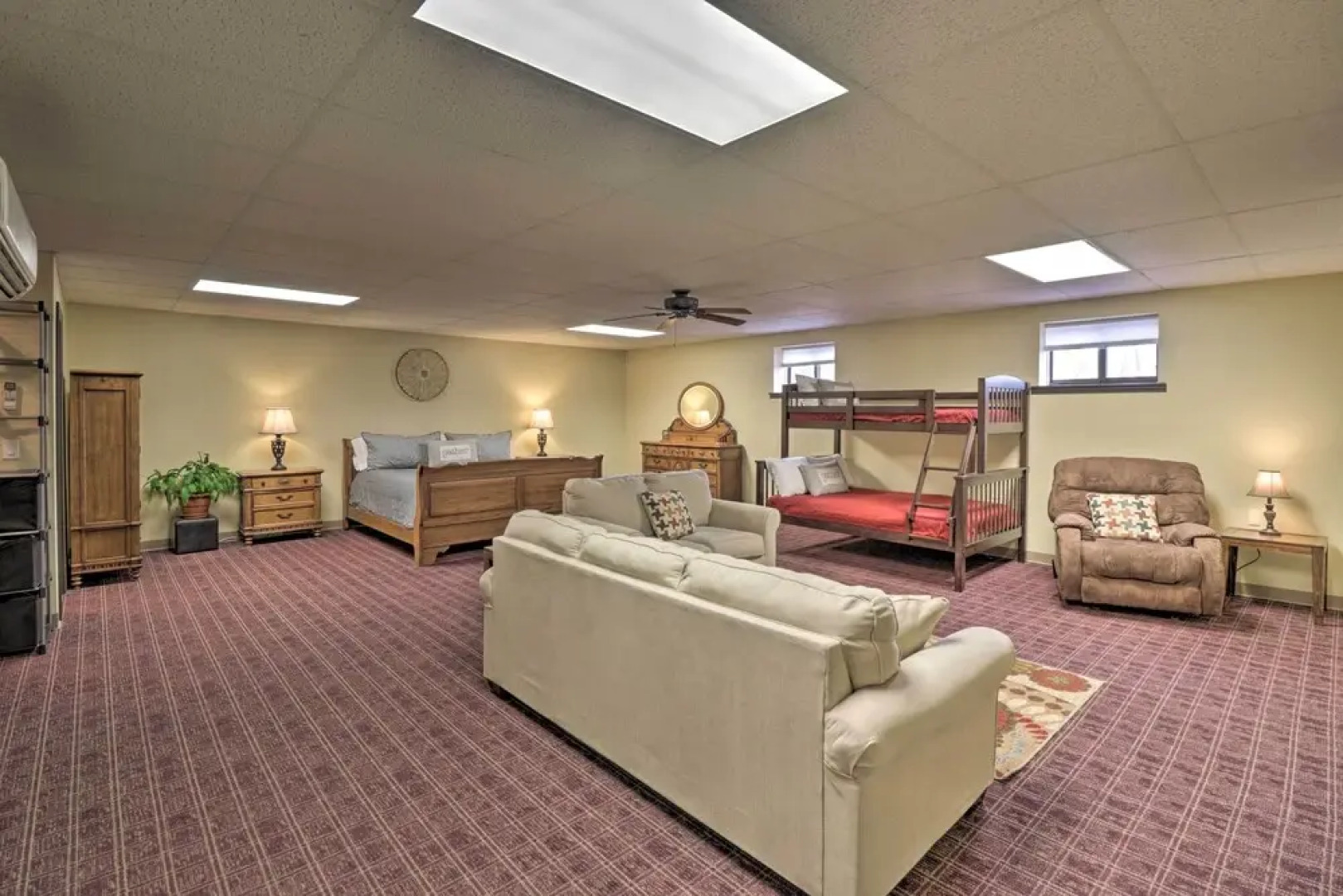 Roomy Multi-family Retreat in Dtwn Mountain Home!