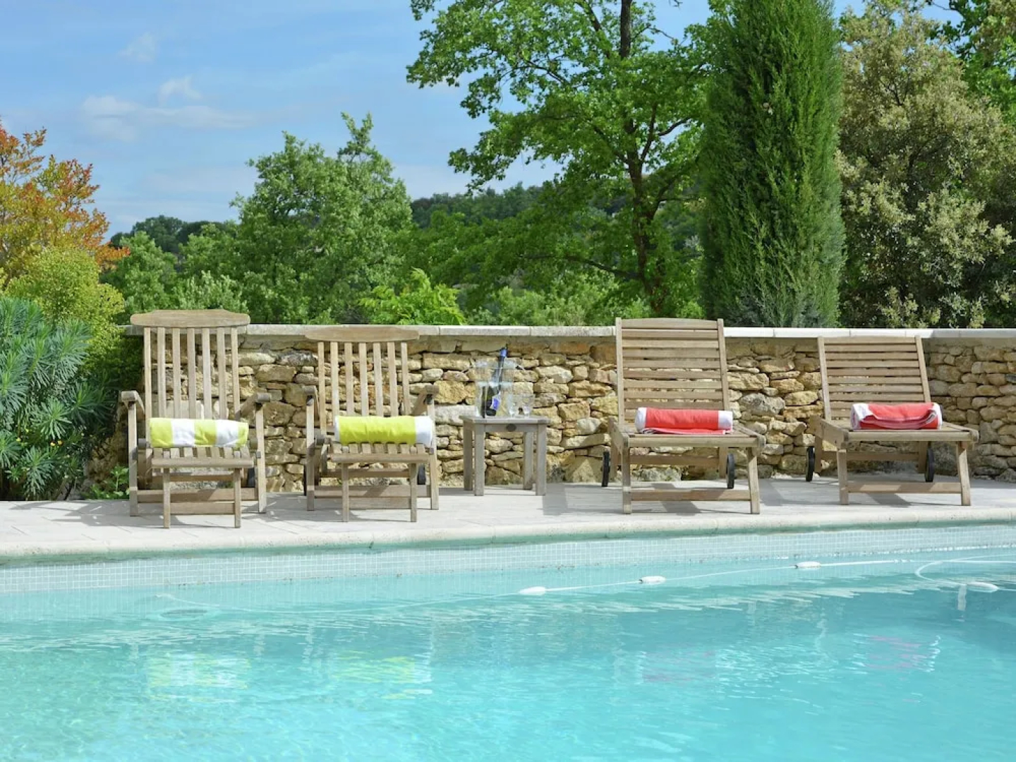 Cozy Villa in Menerbes with Swimming Pool