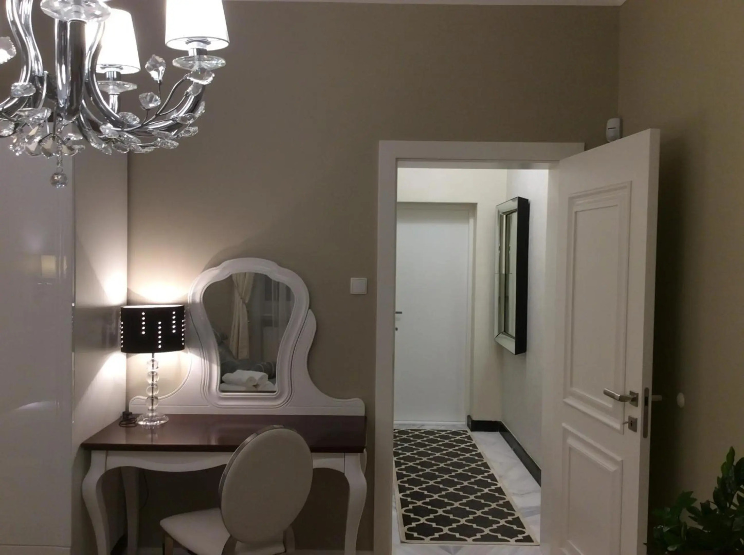 Apartament z prywatnym, krytym basenem