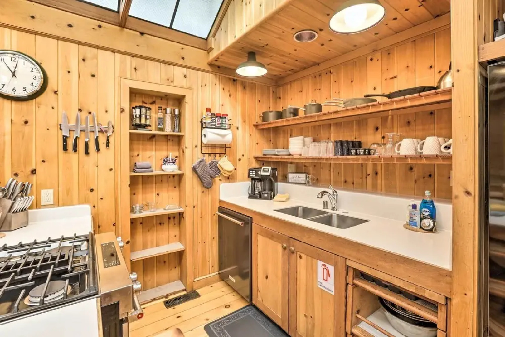 < 1 Mi to Heavenly Lifts: Tahoe Area Townhome!