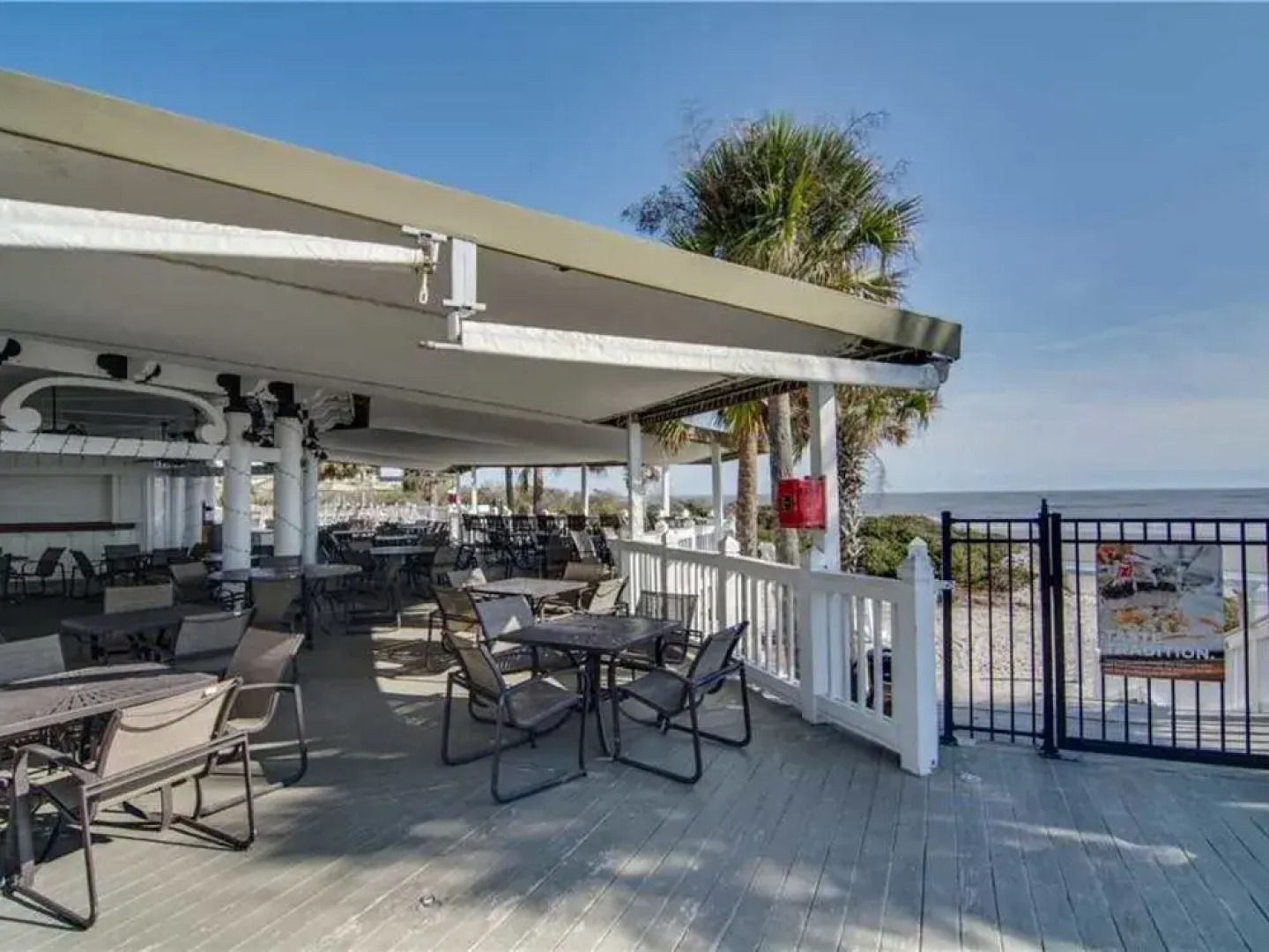 Grand Pavilion Seaside 83 by RedAwning