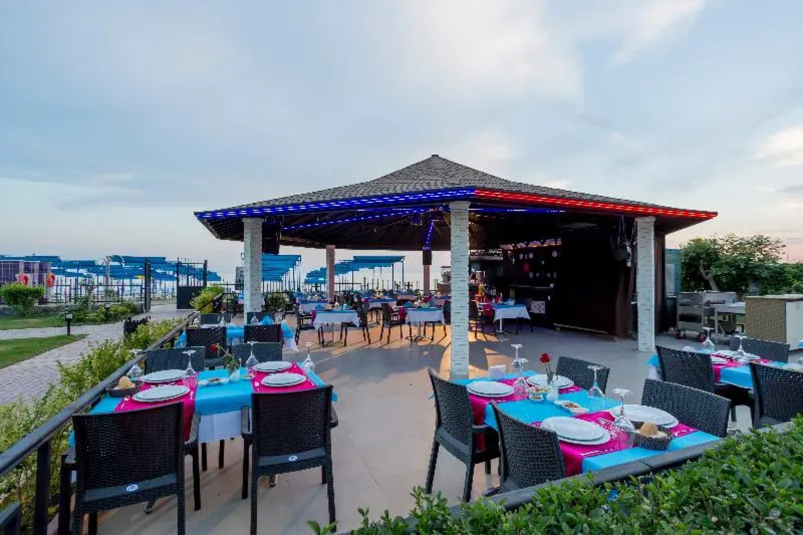 Senza Inova Beach Hotel