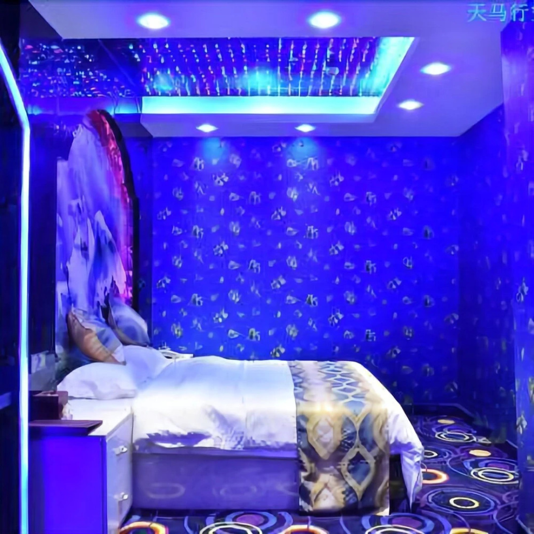 Romantic Coast Theme Hotel (Zhuhai Jiuzhou Port Wharf Haibin Yuchang)