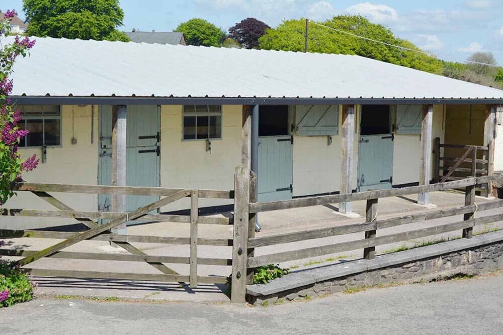 Pet-friendly spacious barn conversion in Exmoor National Park