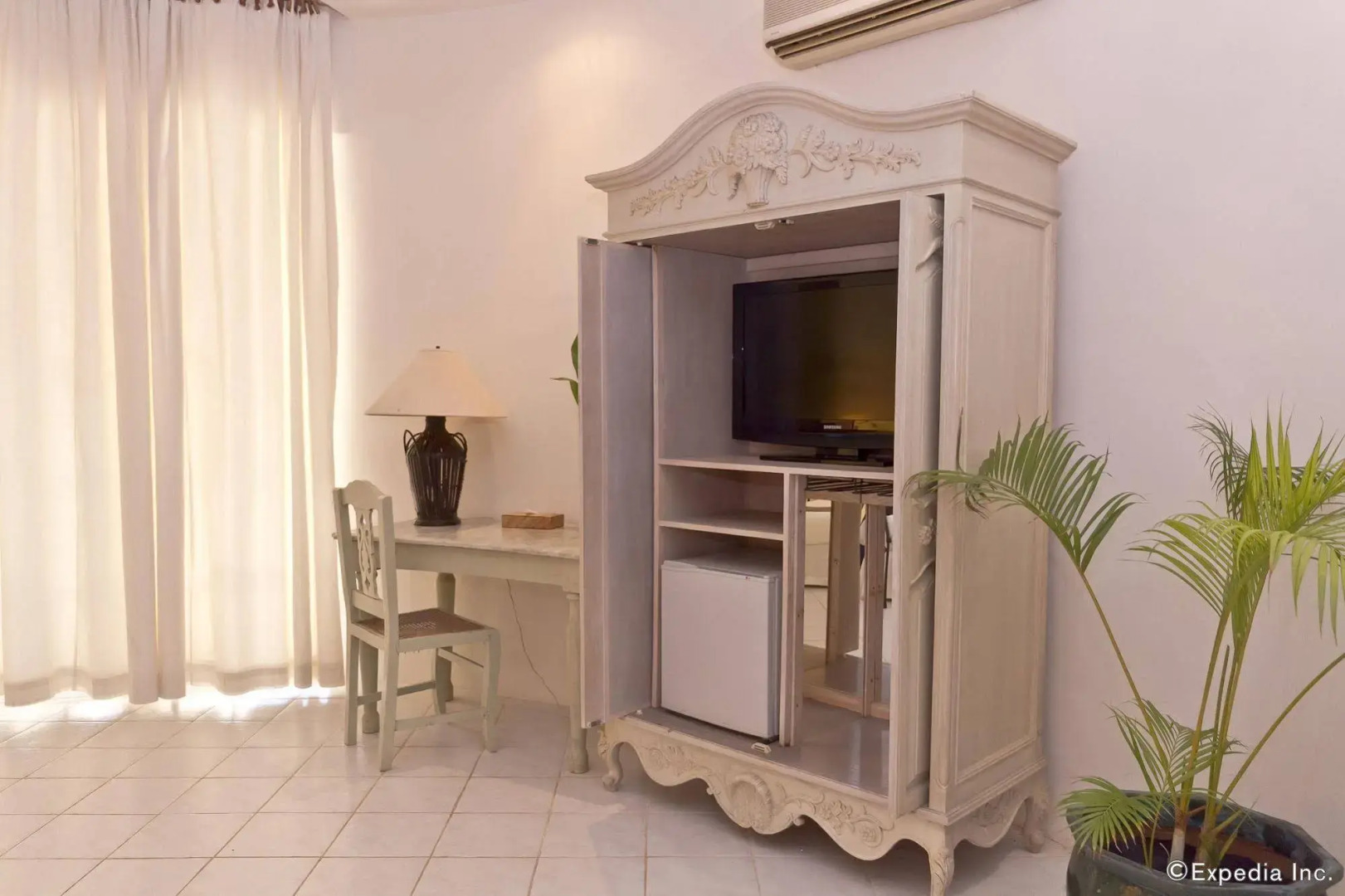 Cordova Reef Village Resort