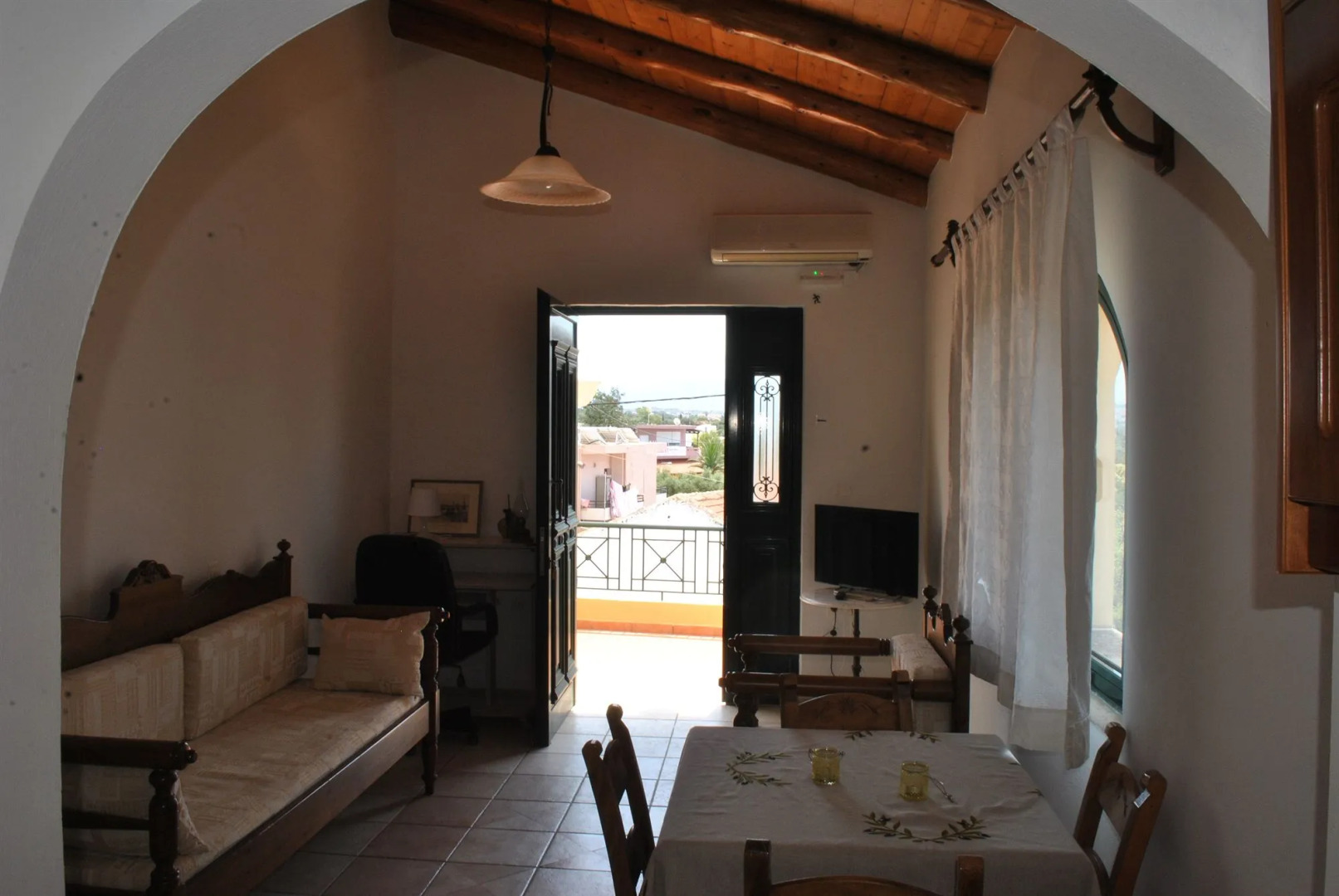 Skandalis Traditional Suites