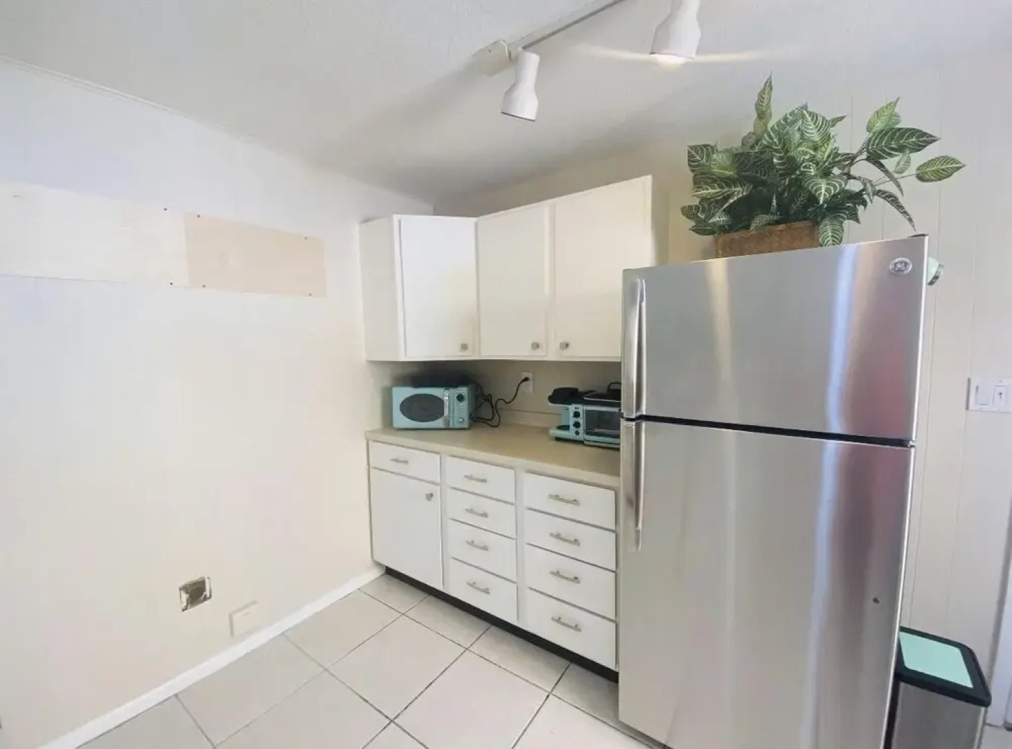 Studio With Full bed Near the Beach!!