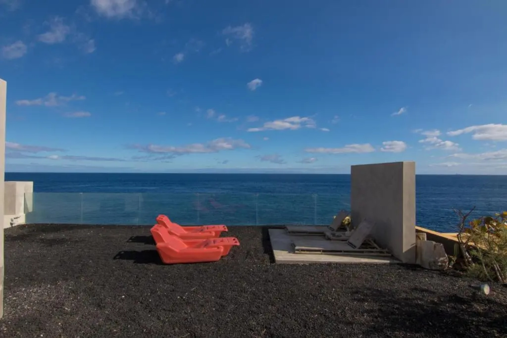 Exclusive Design Villa : 1080 m2, oceanfront, 2 swimming pools.