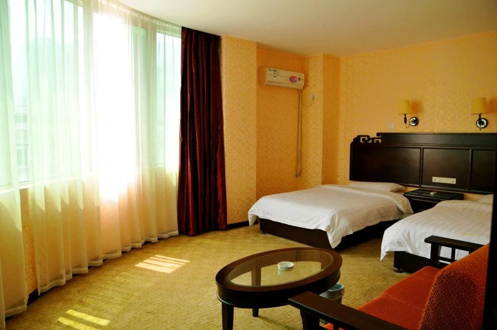 Longsheng Hotel