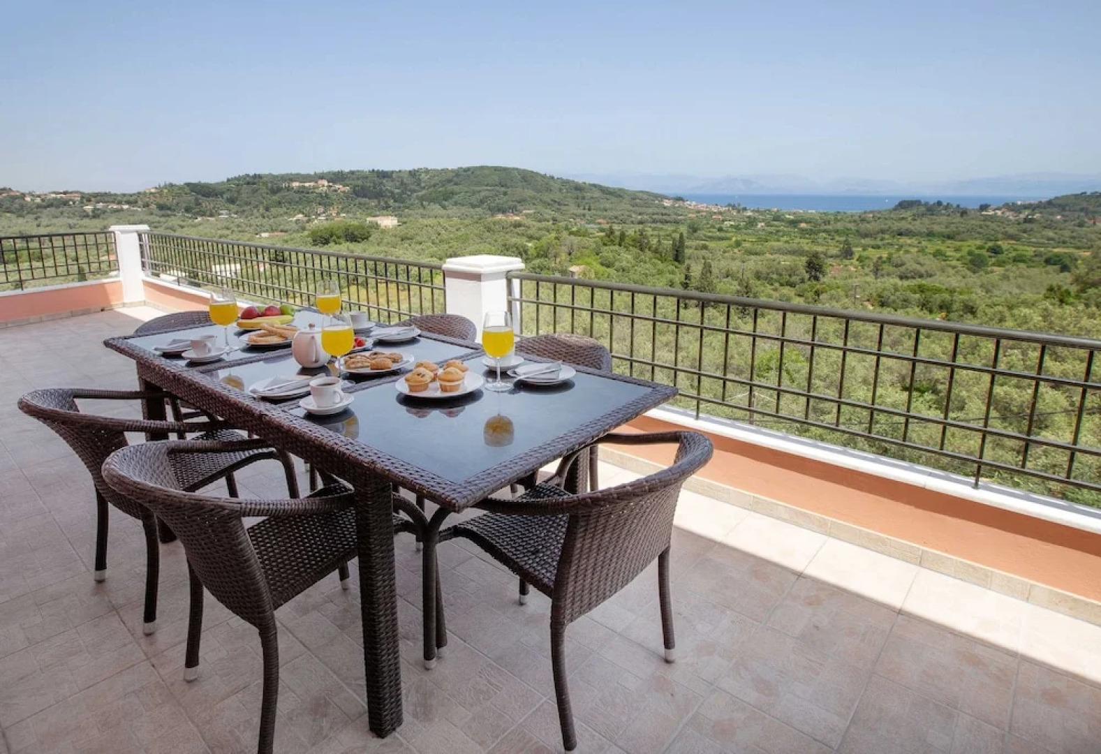 Spacious House with great view in Corfu