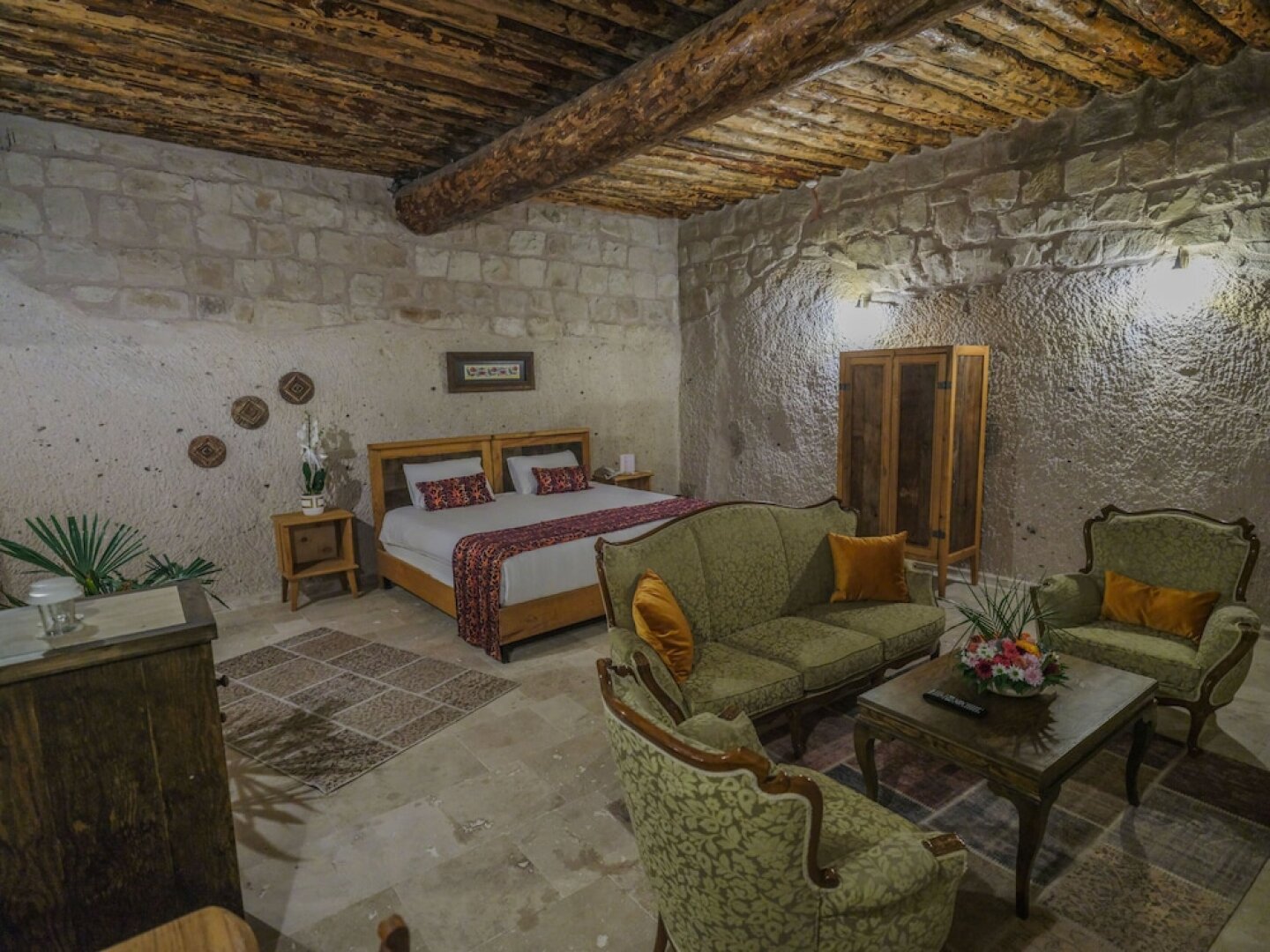 Kalsedon Cave Suites