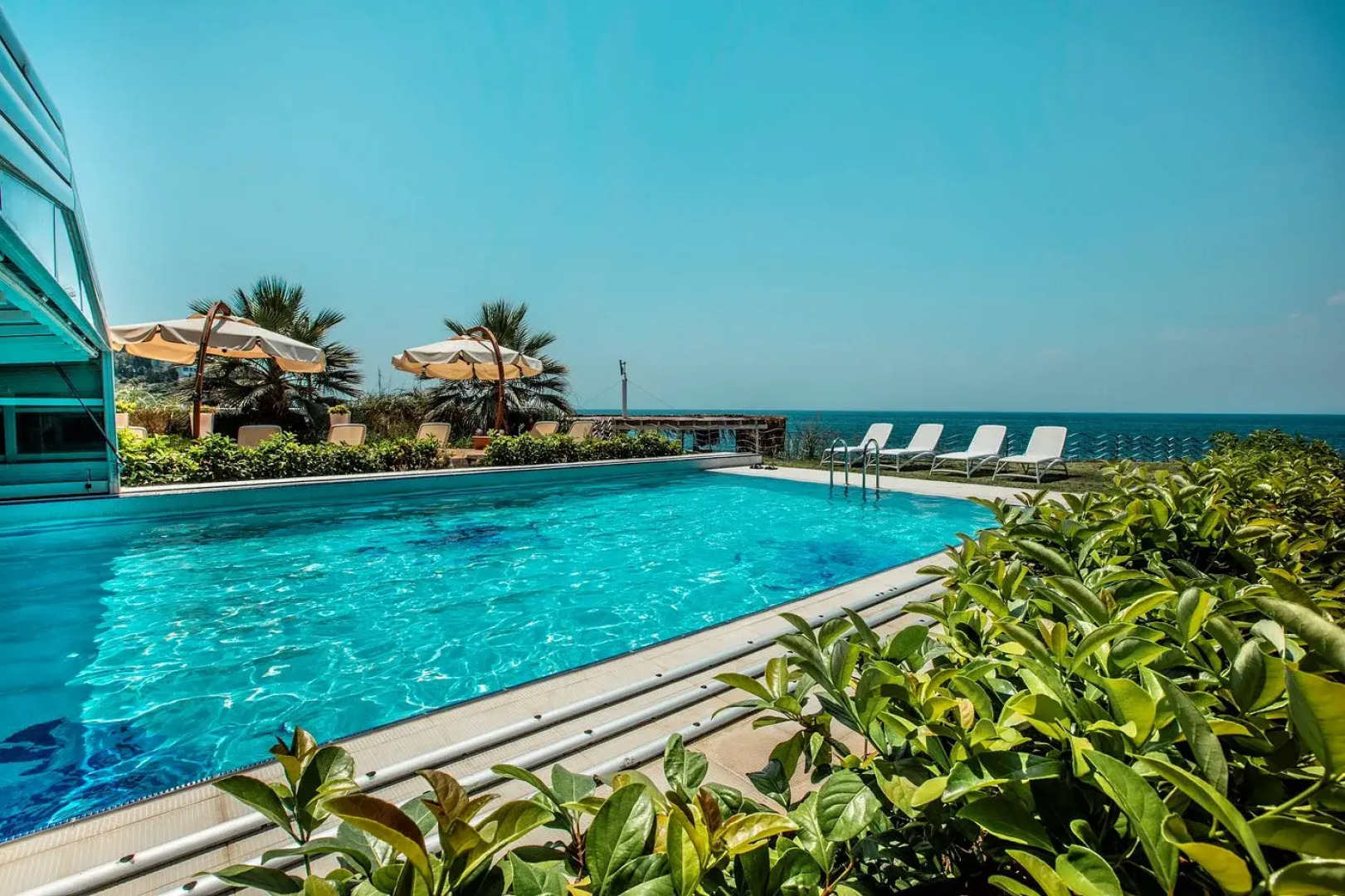 Charisma De Luxe Hotel