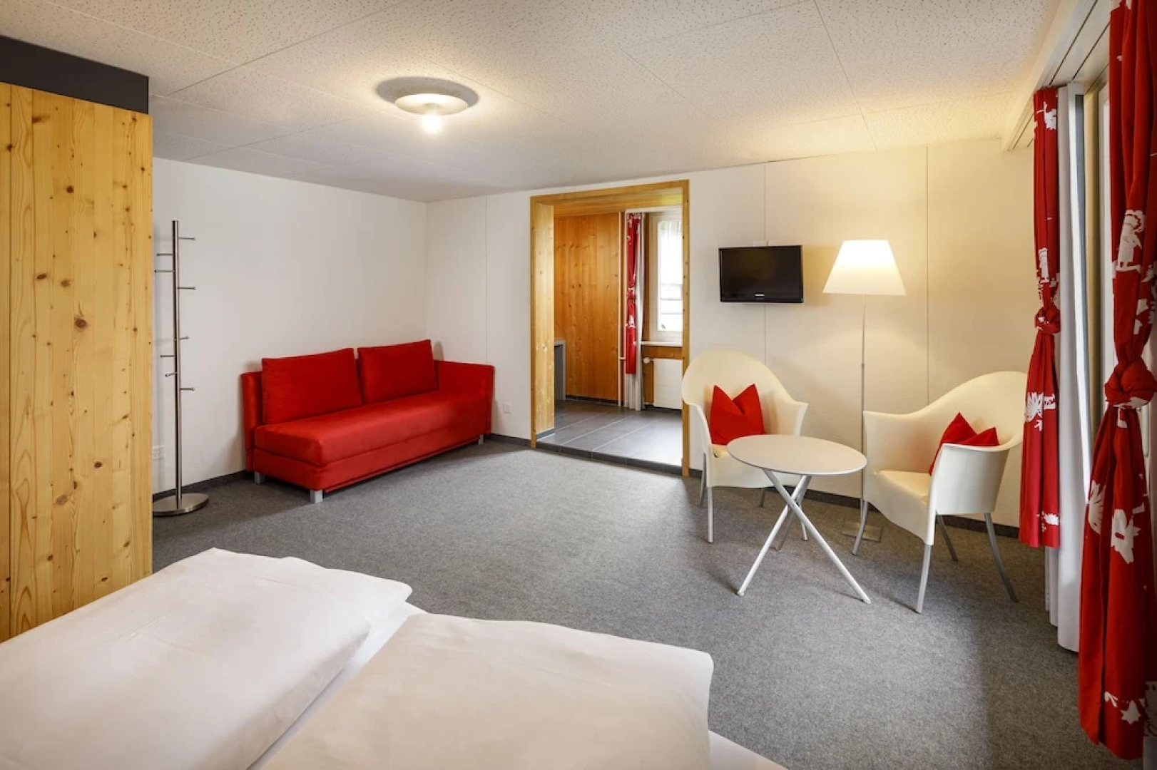 Hirschen Guesthouse - Village Hotel
